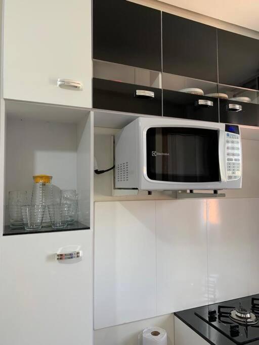 Kitnet 206 centro, com linda vista janela, tv smart