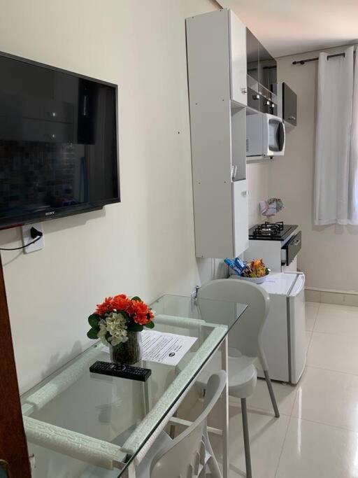 Kitnet 206 centro, com linda vista janela, tv smart