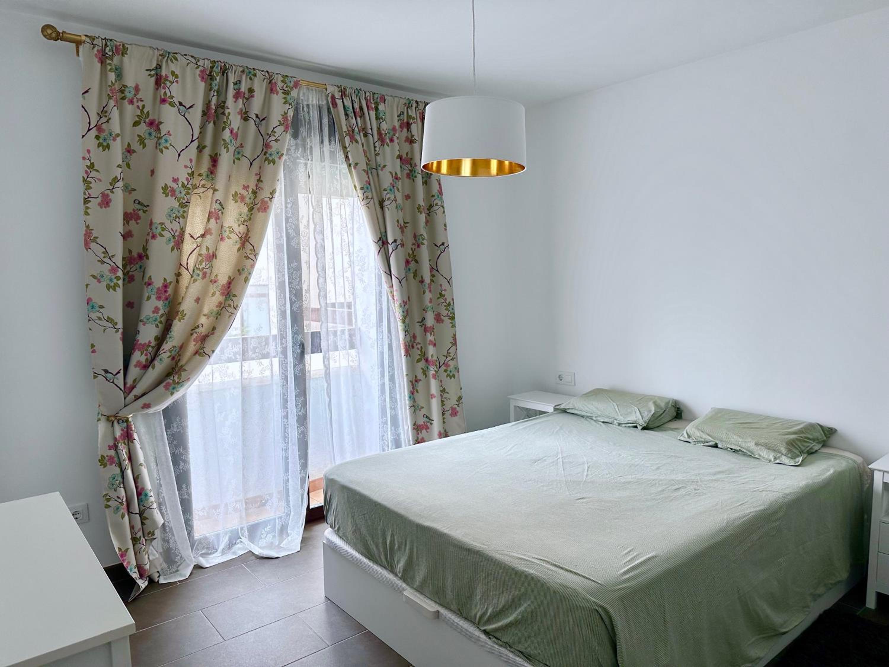 Nuevo Oasis con parking, piscina y cargador de VE