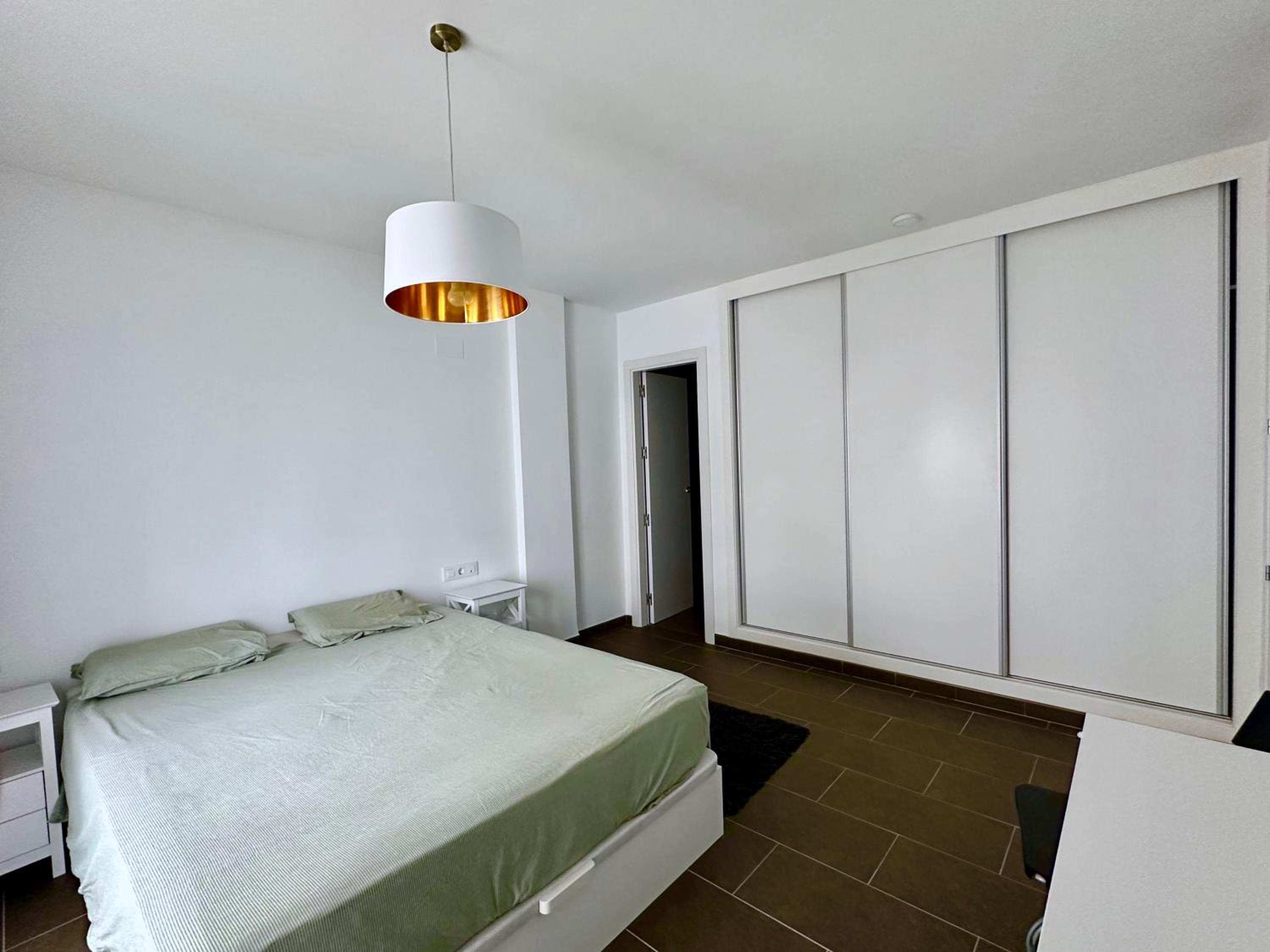 Nuevo Oasis con parking, piscina y cargador de VE