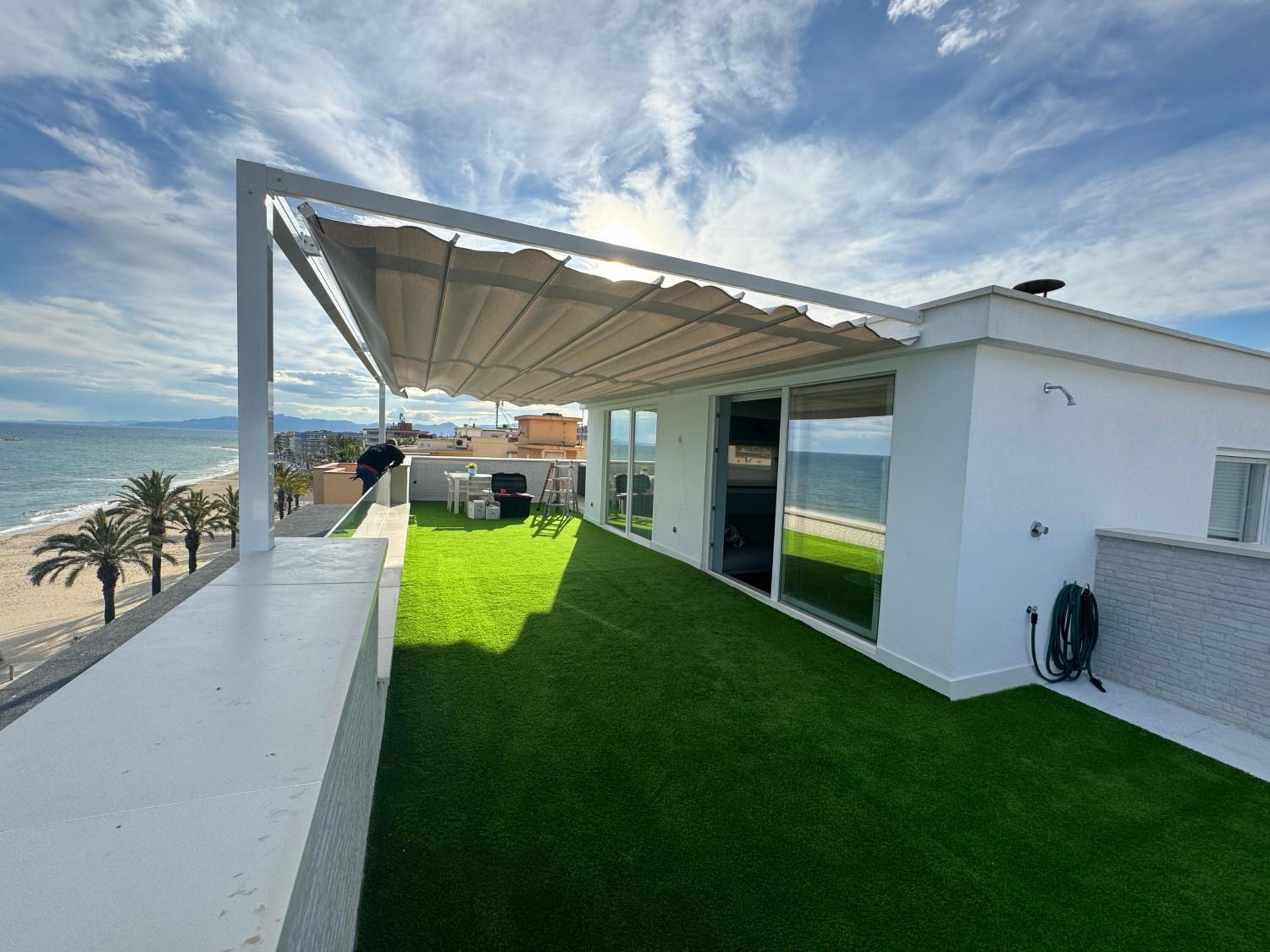 Fabulous front sea penthouse photo 4