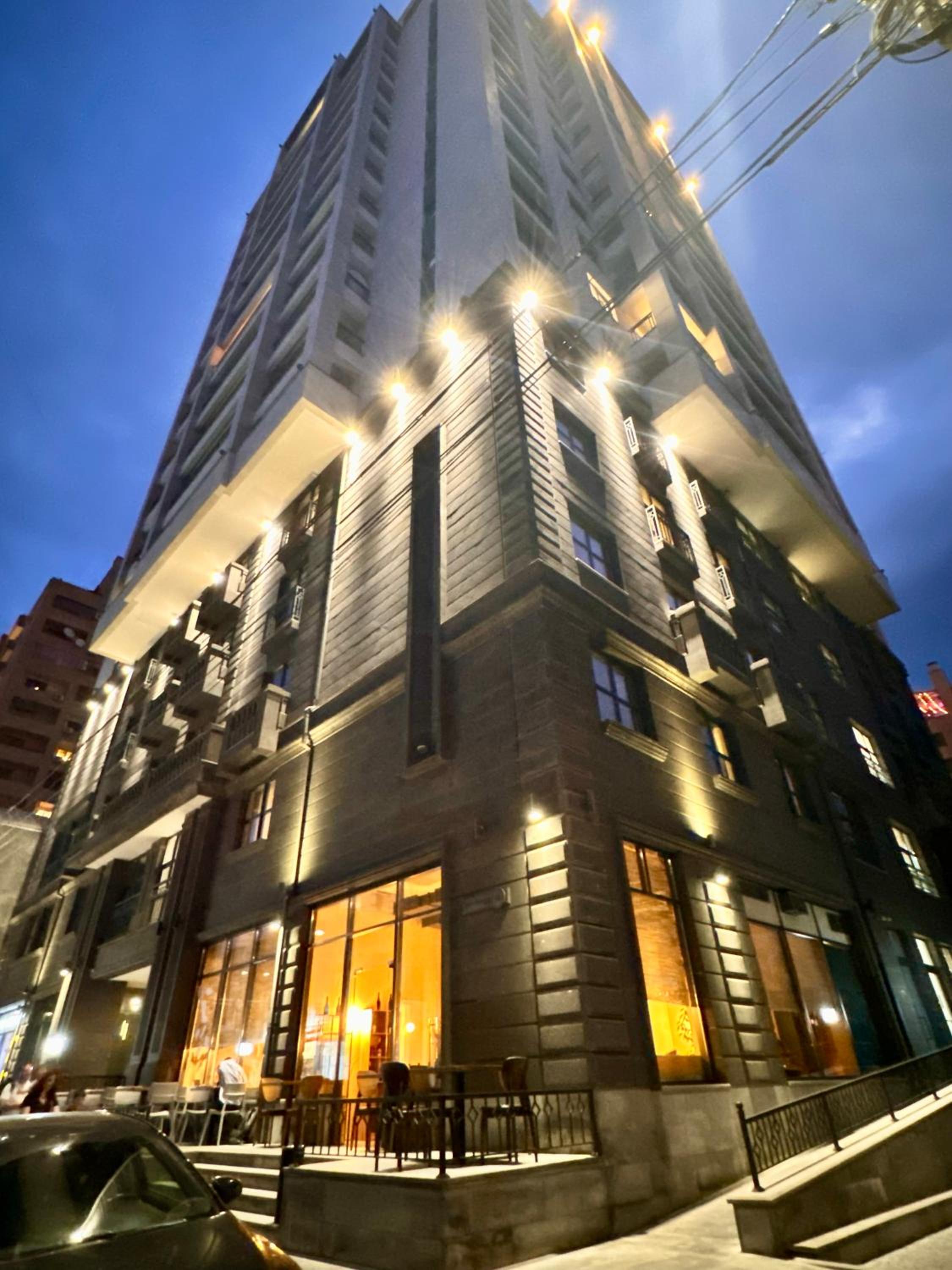 Luxury 2 bedroom apt with a balcony in the small center at Koghbatsi 16, New Building
