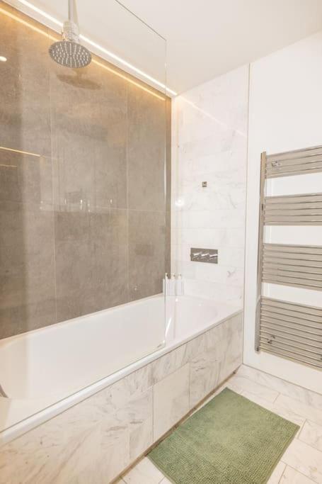 Luxury 1Bed flat with river view in Canary Wharf