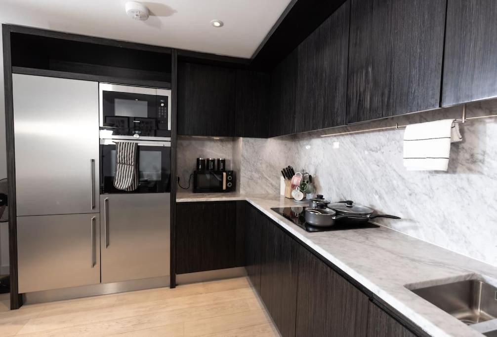 Luxury 1Bed flat with river view in Canary Wharf