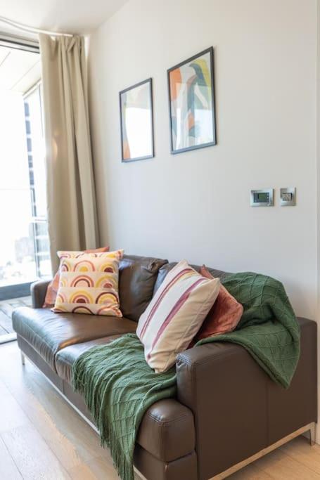 Luxury 1Bed flat with river view in Canary Wharf