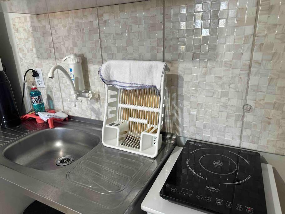 Kitnet 306 centro, com linda vista janela, tv smart