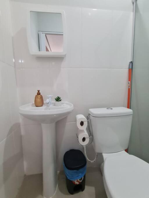 Kitnet 306 centro, com linda vista janela, tv smart