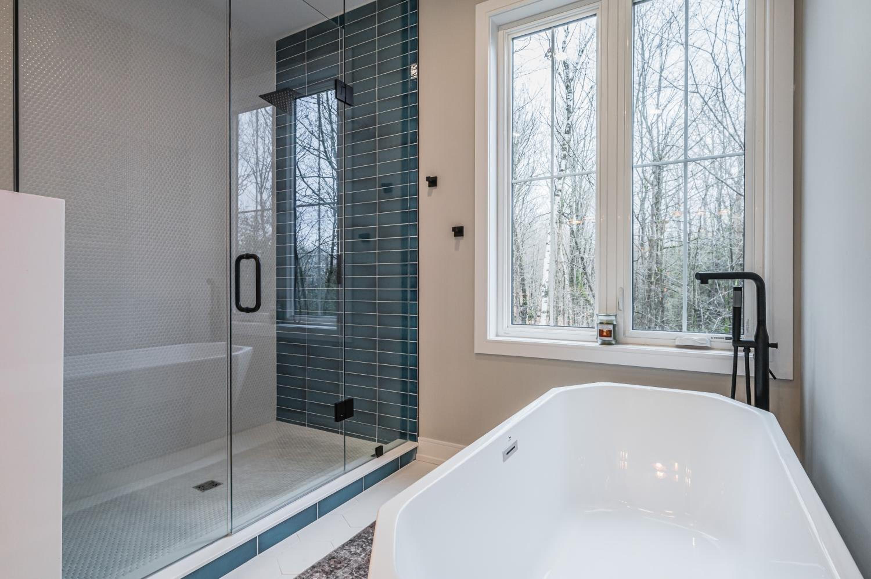 Luxury Farmhouse Stay With Hot Tub