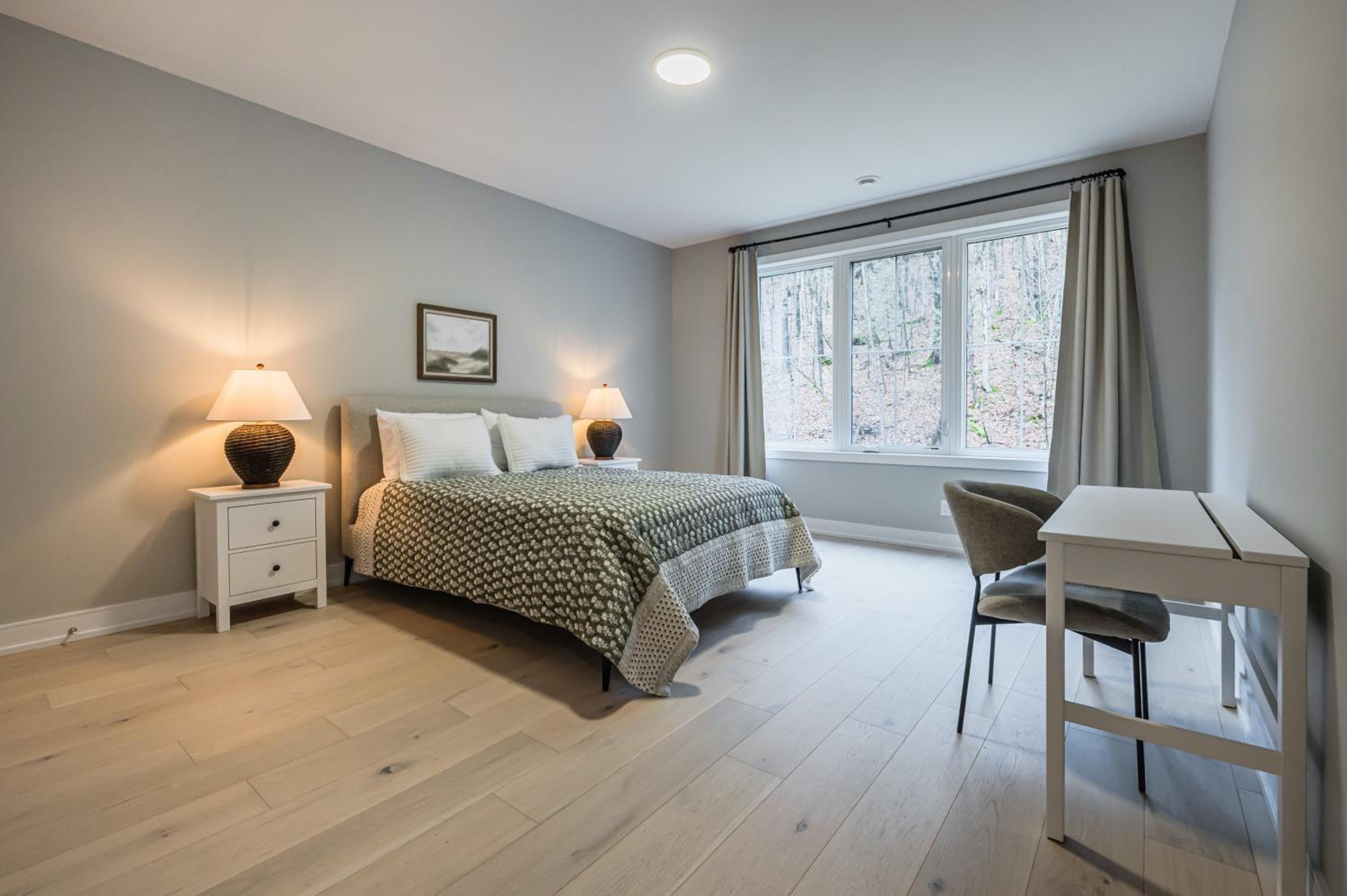 Luxury Farmhouse Stay With Hot Tub