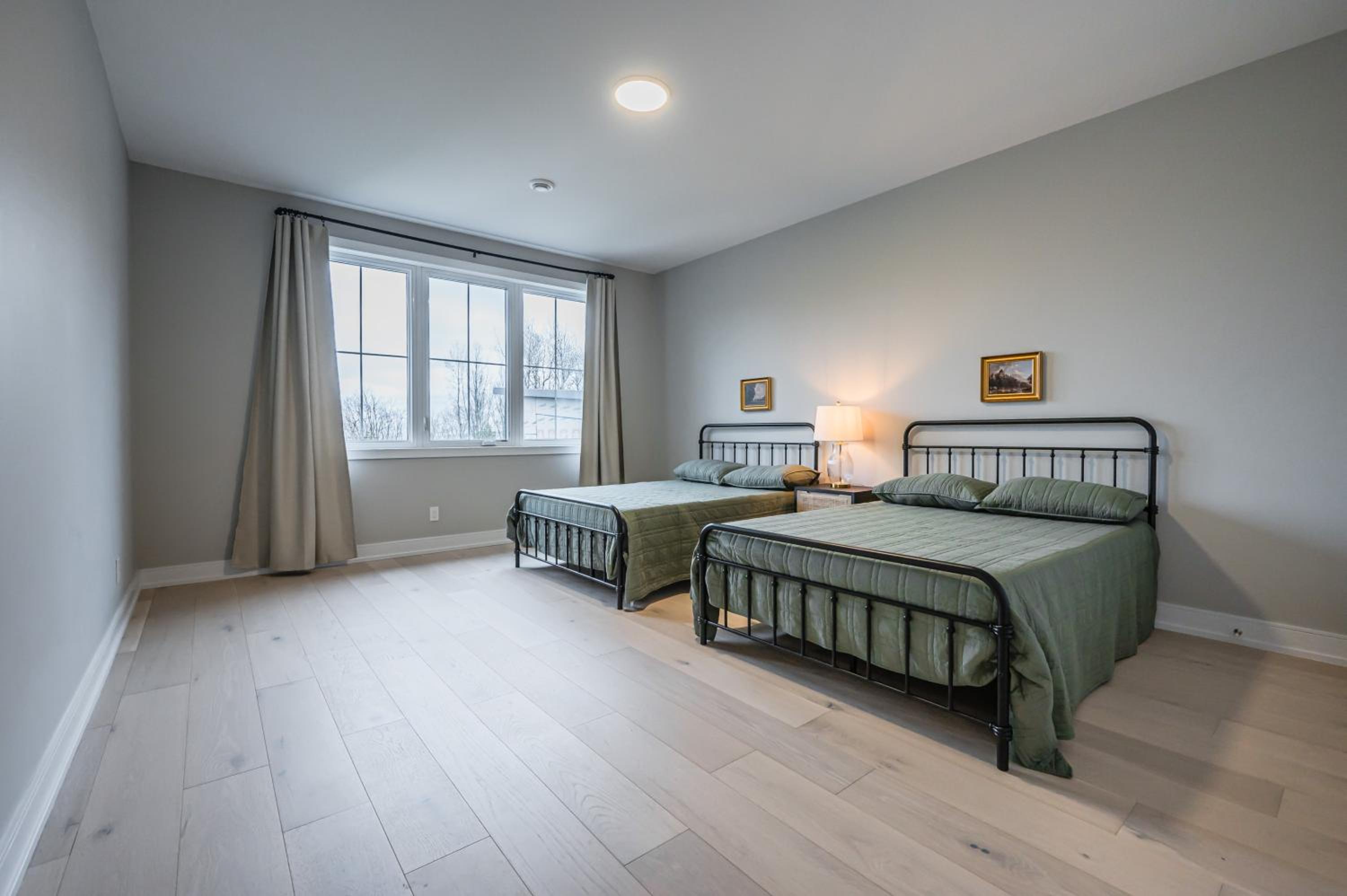 Luxury Farmhouse Stay With Hot Tub
