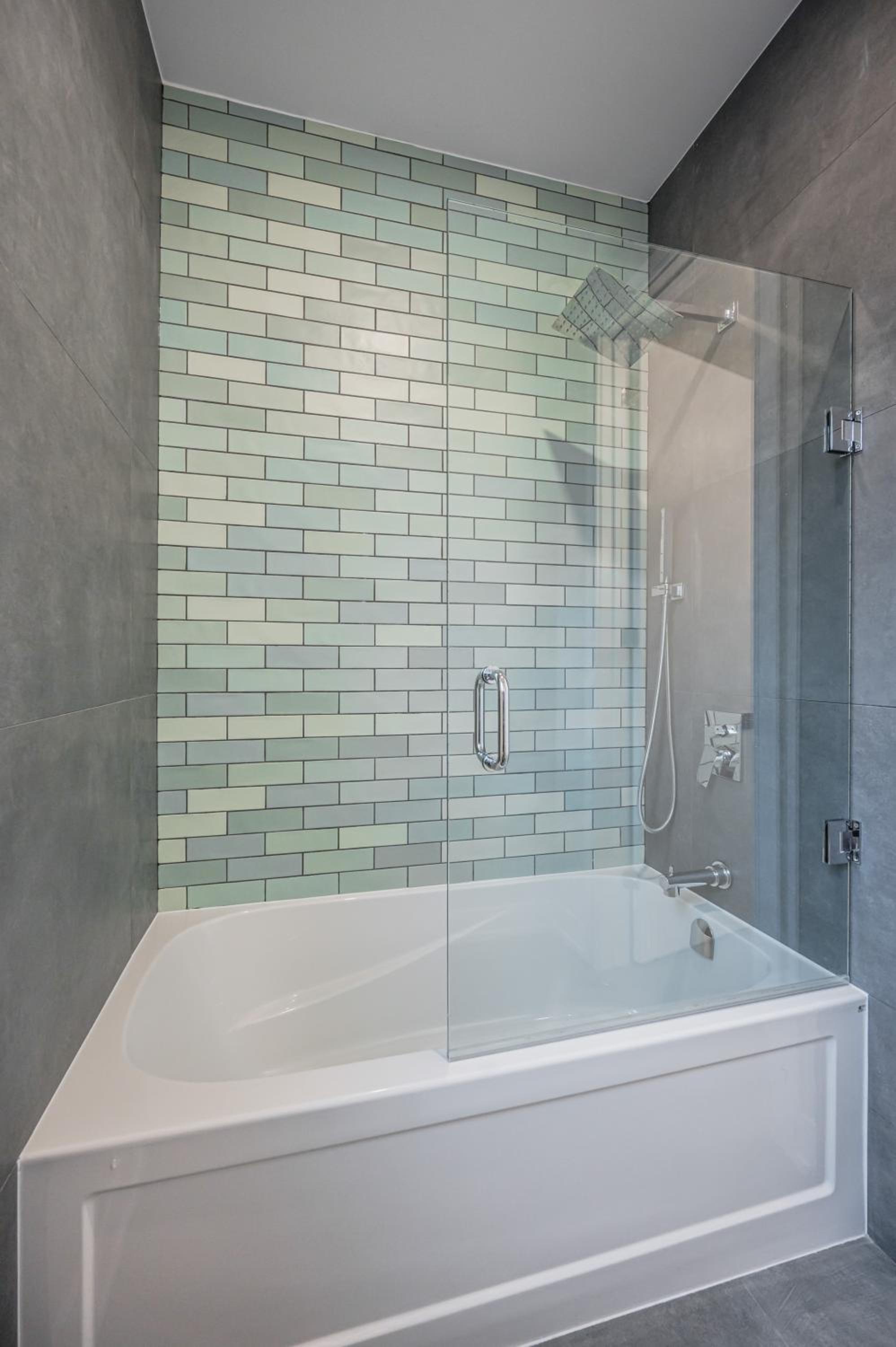 Luxury Farmhouse Stay With Hot Tub