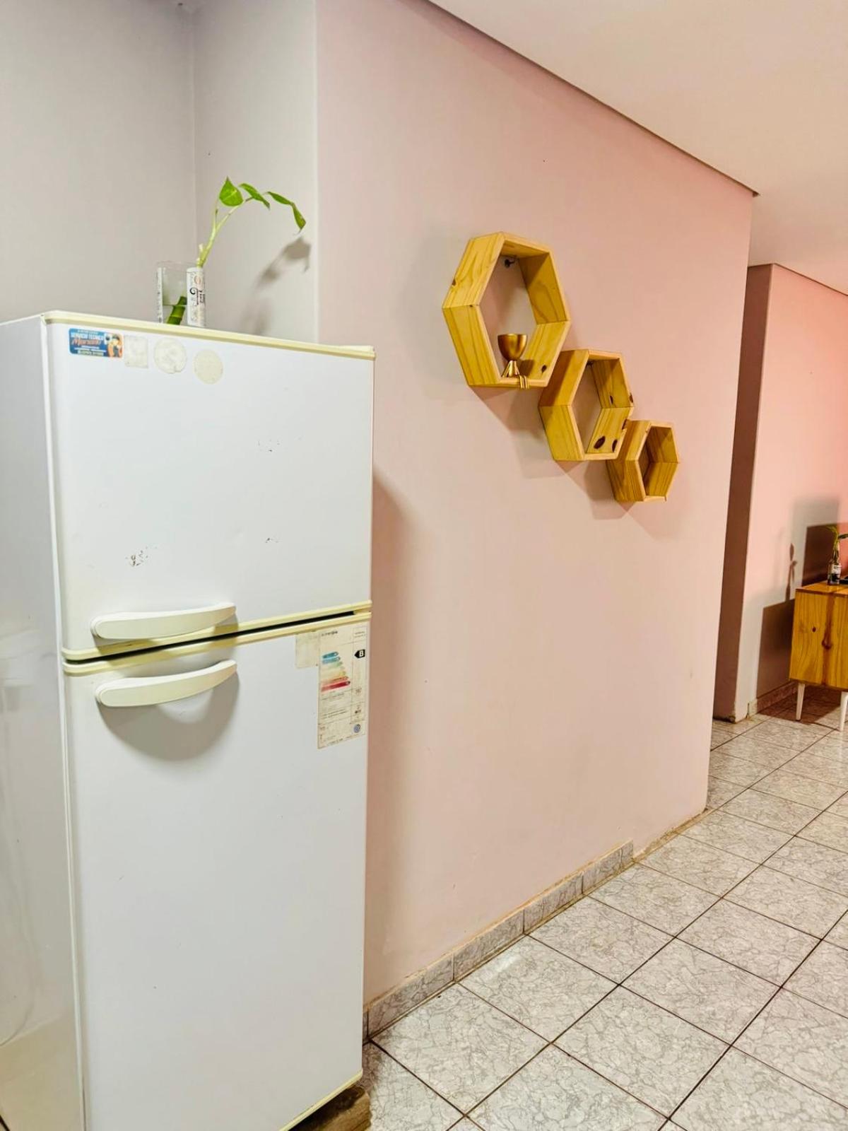 Depto dos habitaciones sobre avenida principal en Cataratas del Iguazú, con wifi