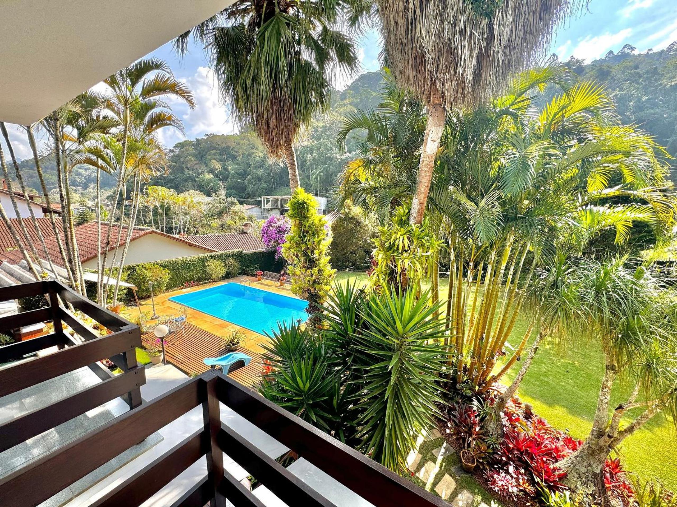 Casa com Piscina e Área Gourmet em Mury
