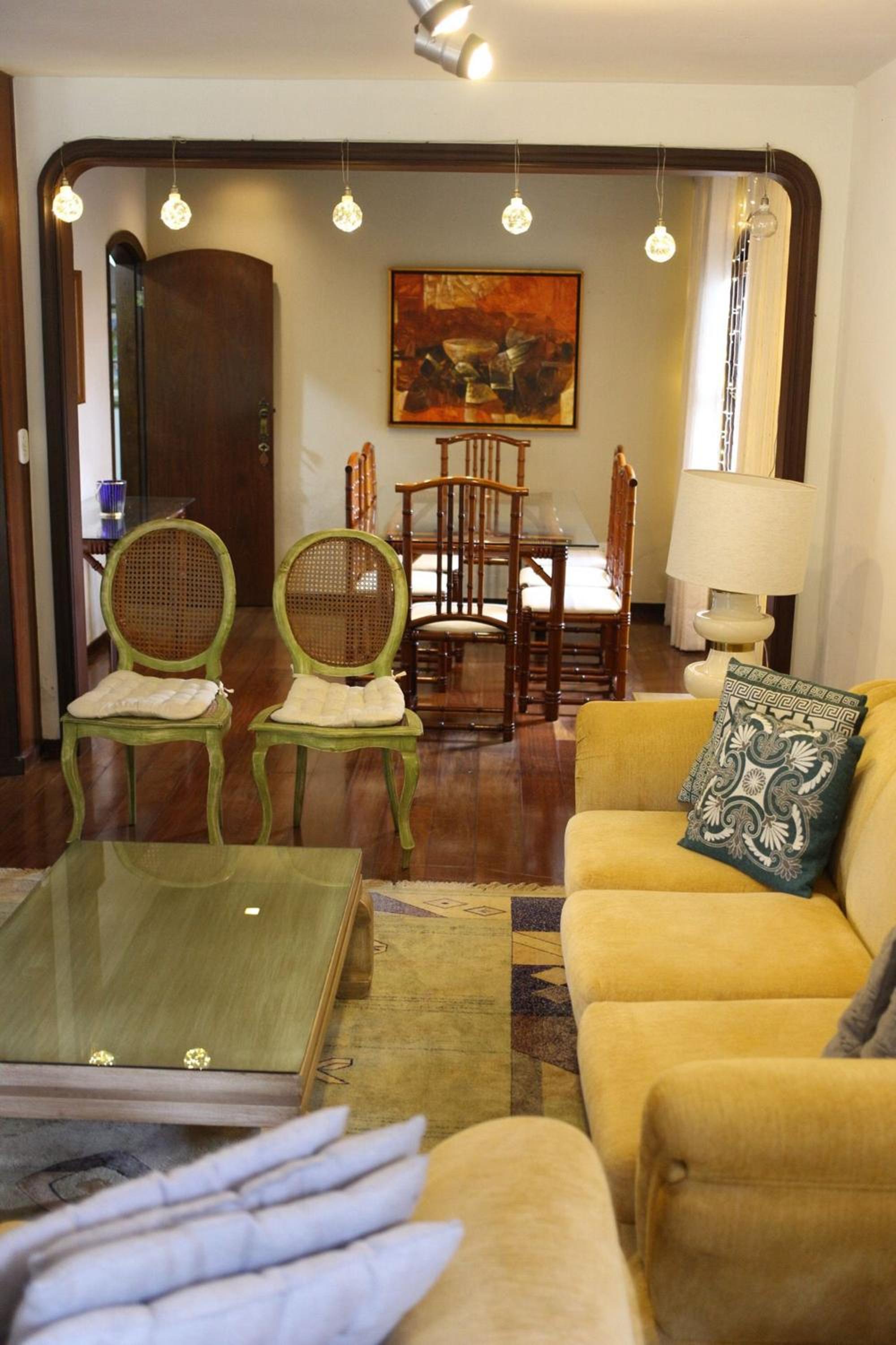 Casa com Piscina e Área Gourmet em Mury