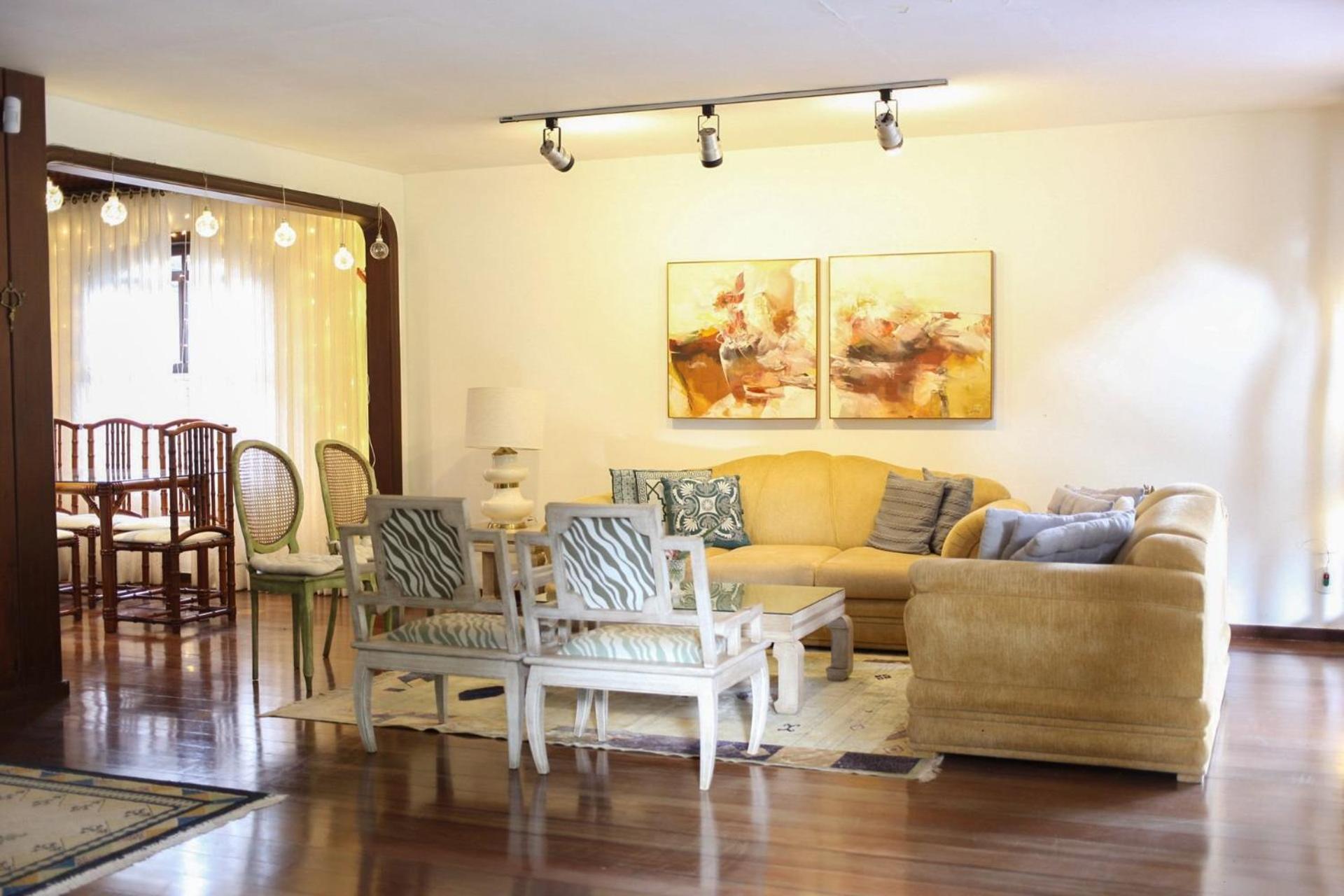 Casa com Piscina e Área Gourmet em Mury
