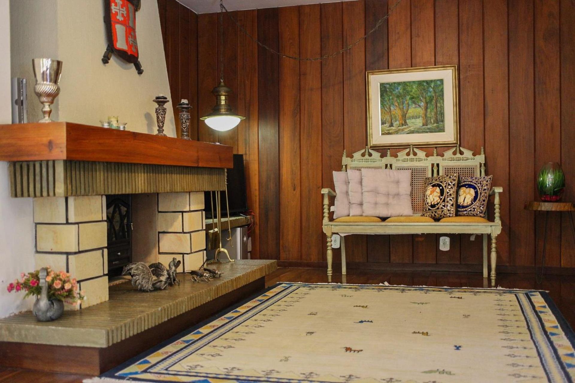 Casa com Piscina e Área Gourmet em Mury