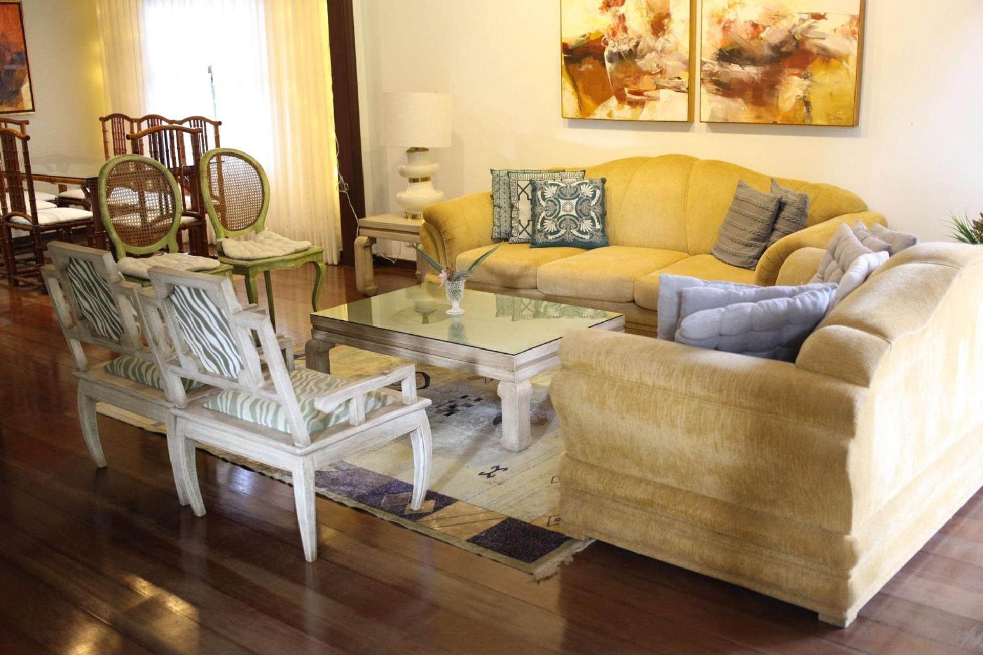 Casa com Piscina e Área Gourmet em Mury