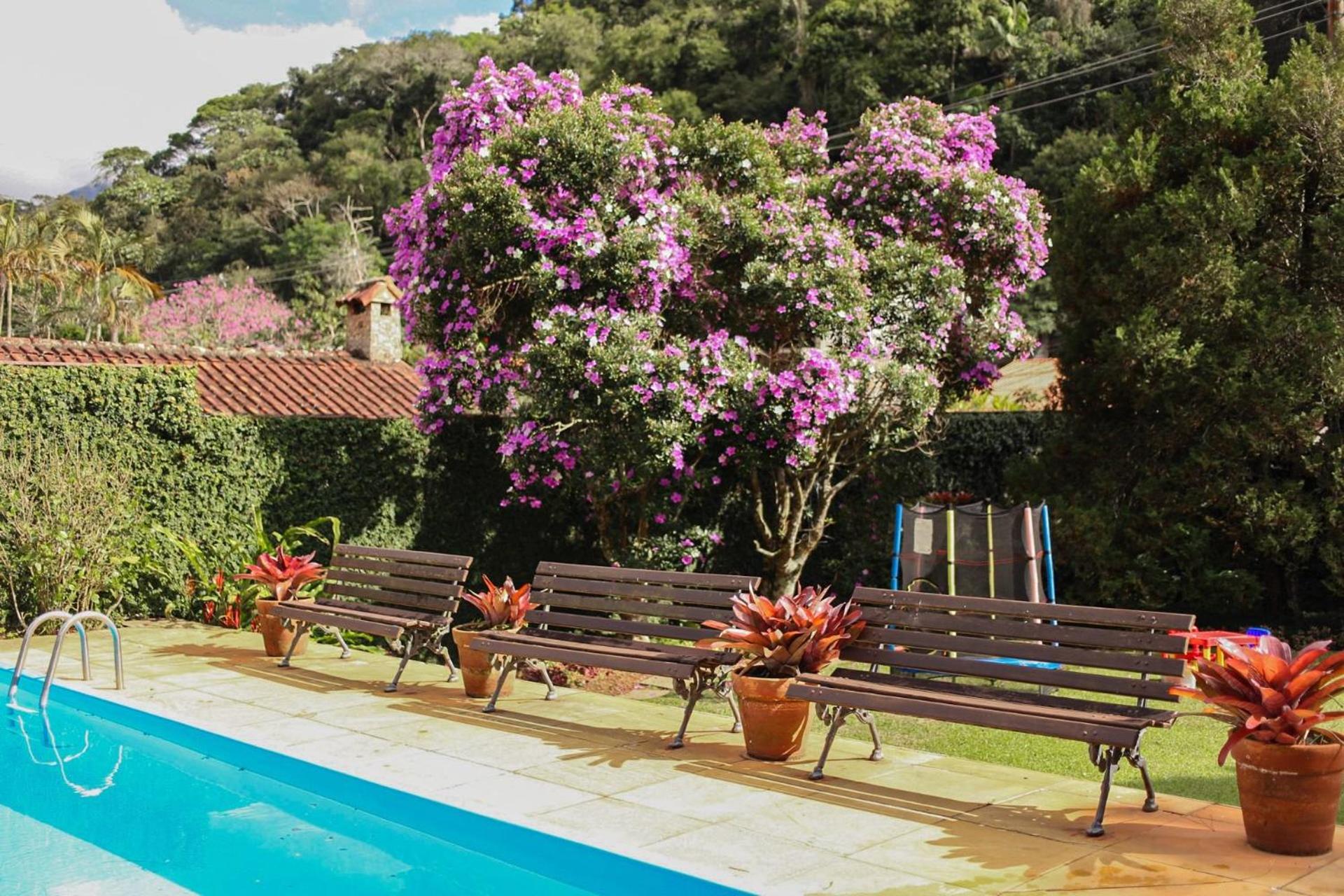 Casa com Piscina e Área Gourmet em Mury