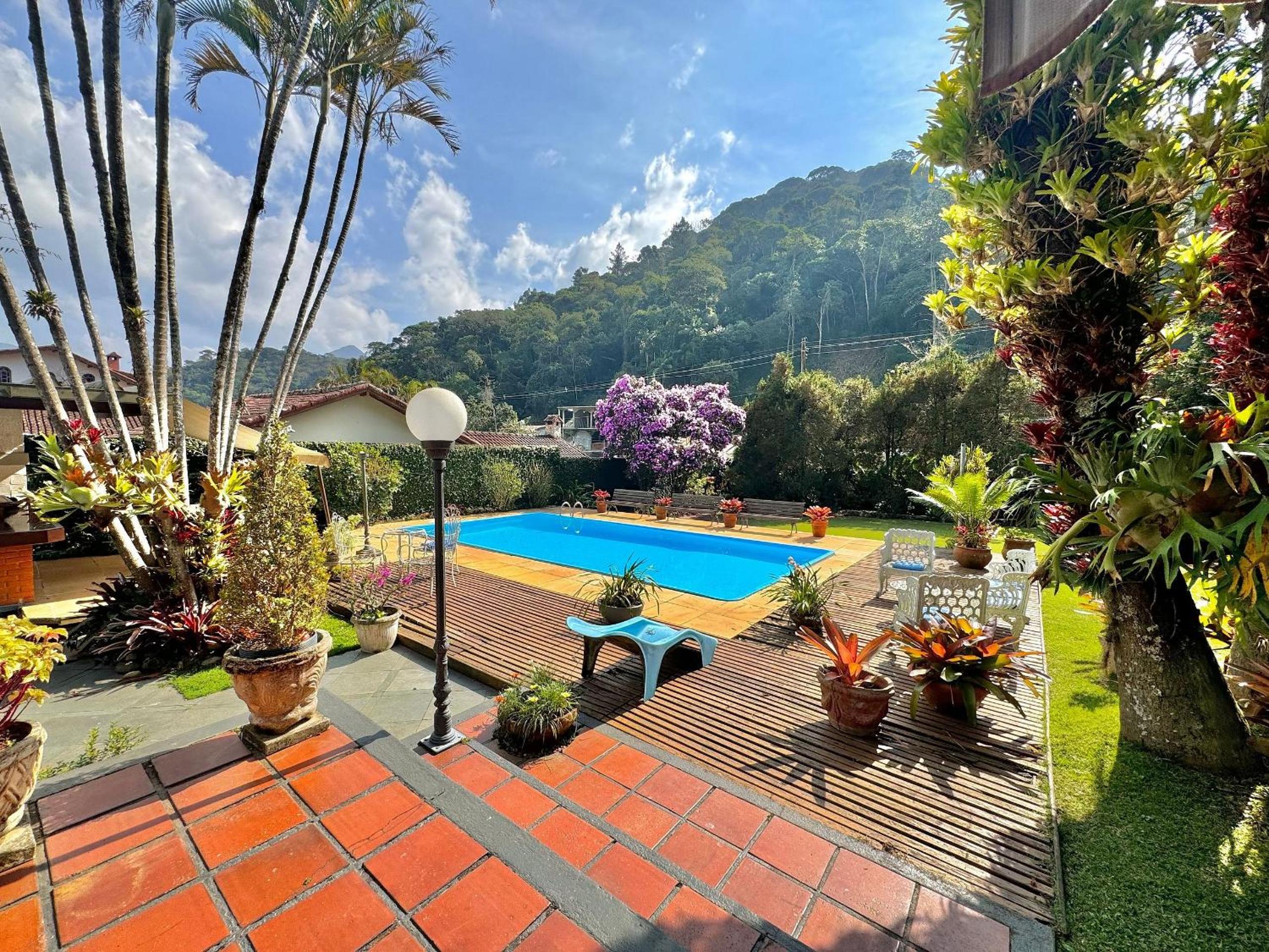 Casa com Piscina e Área Gourmet em Mury
