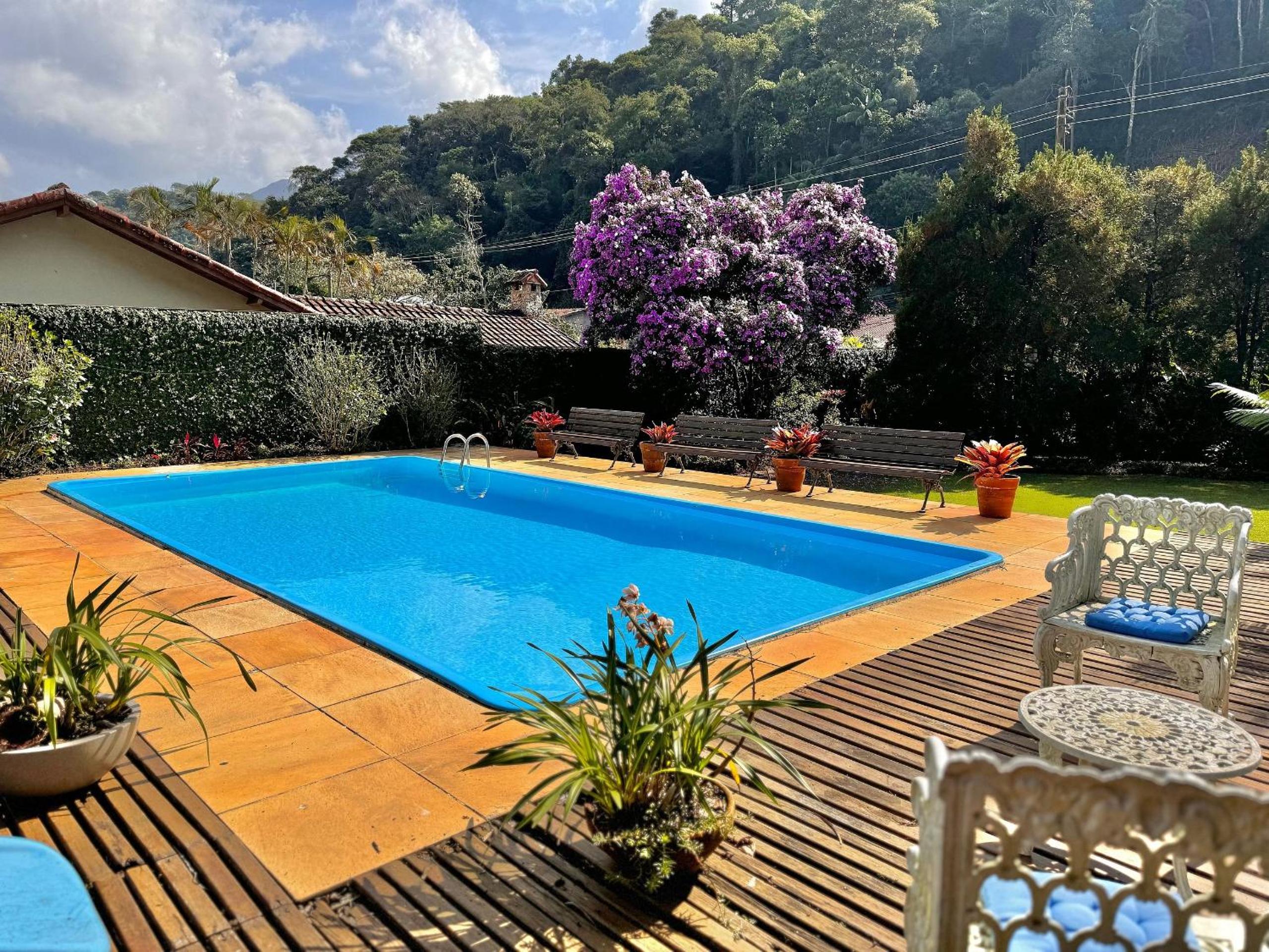Casa com Piscina e Área Gourmet em Mury