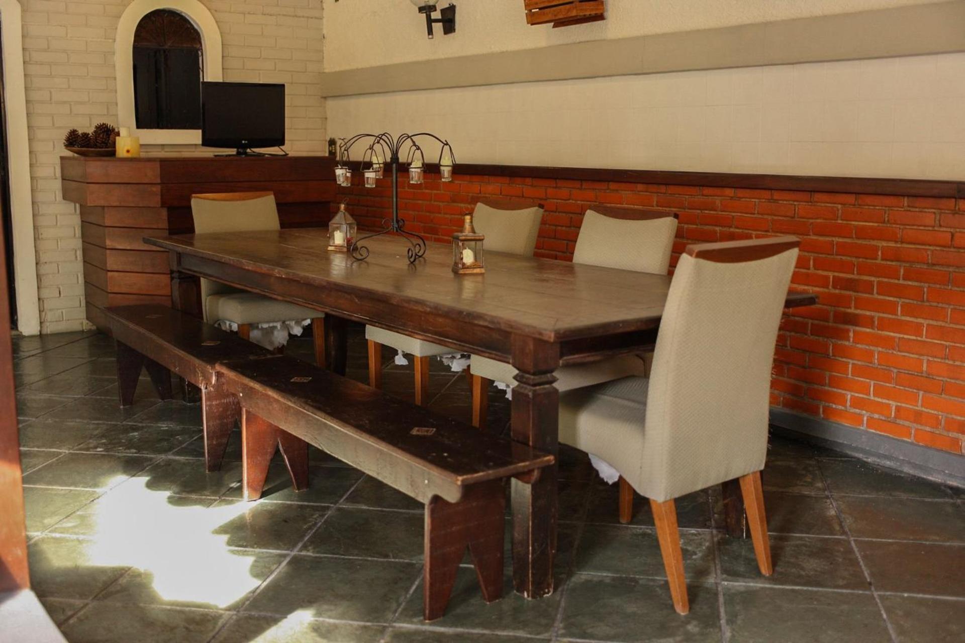 Casa com Piscina e Área Gourmet em Mury