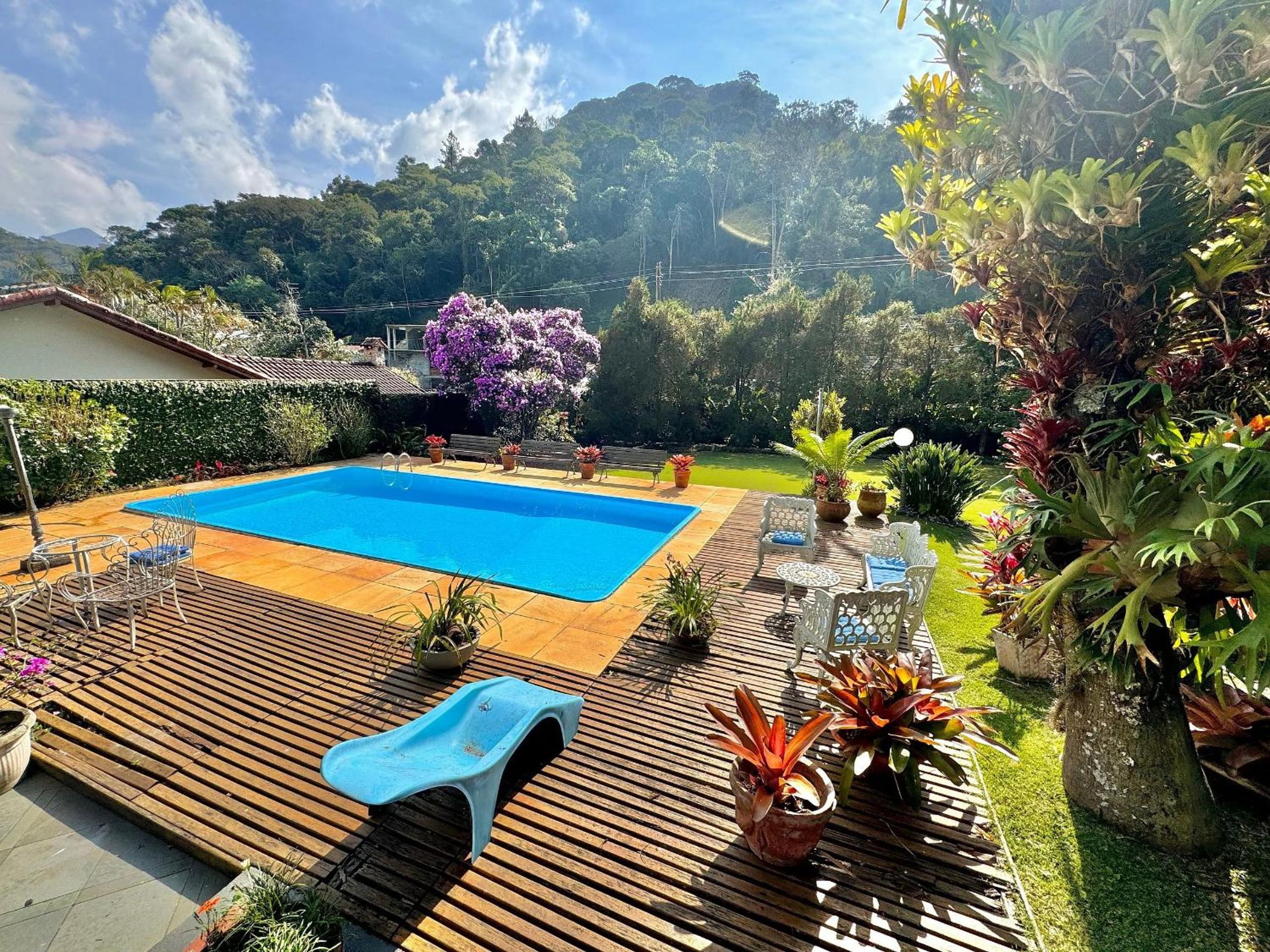 Casa com Piscina e Área Gourmet em Mury