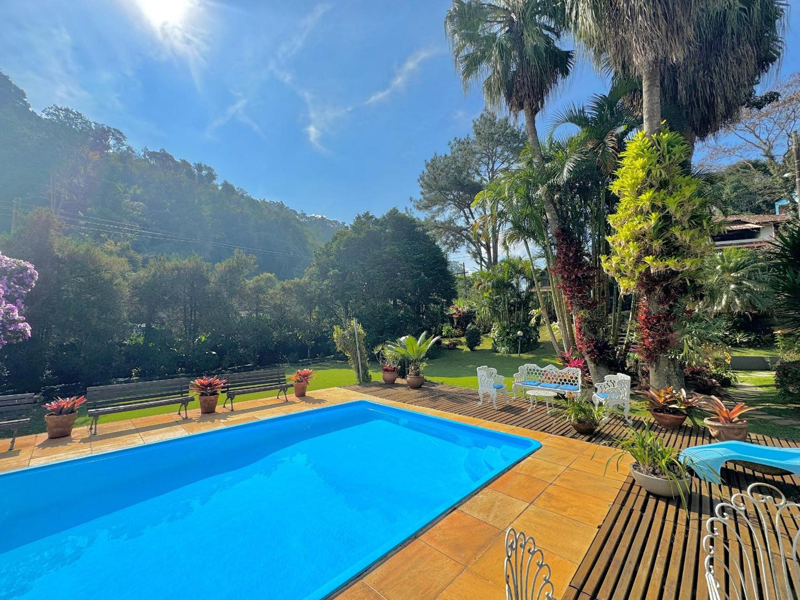 Casa com Piscina e Área Gourmet em Mury