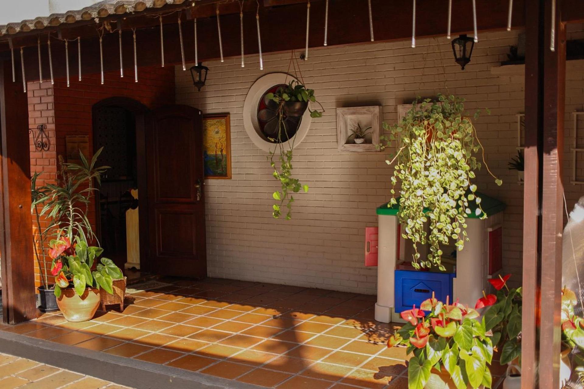 Casa com Piscina e Área Gourmet em Mury