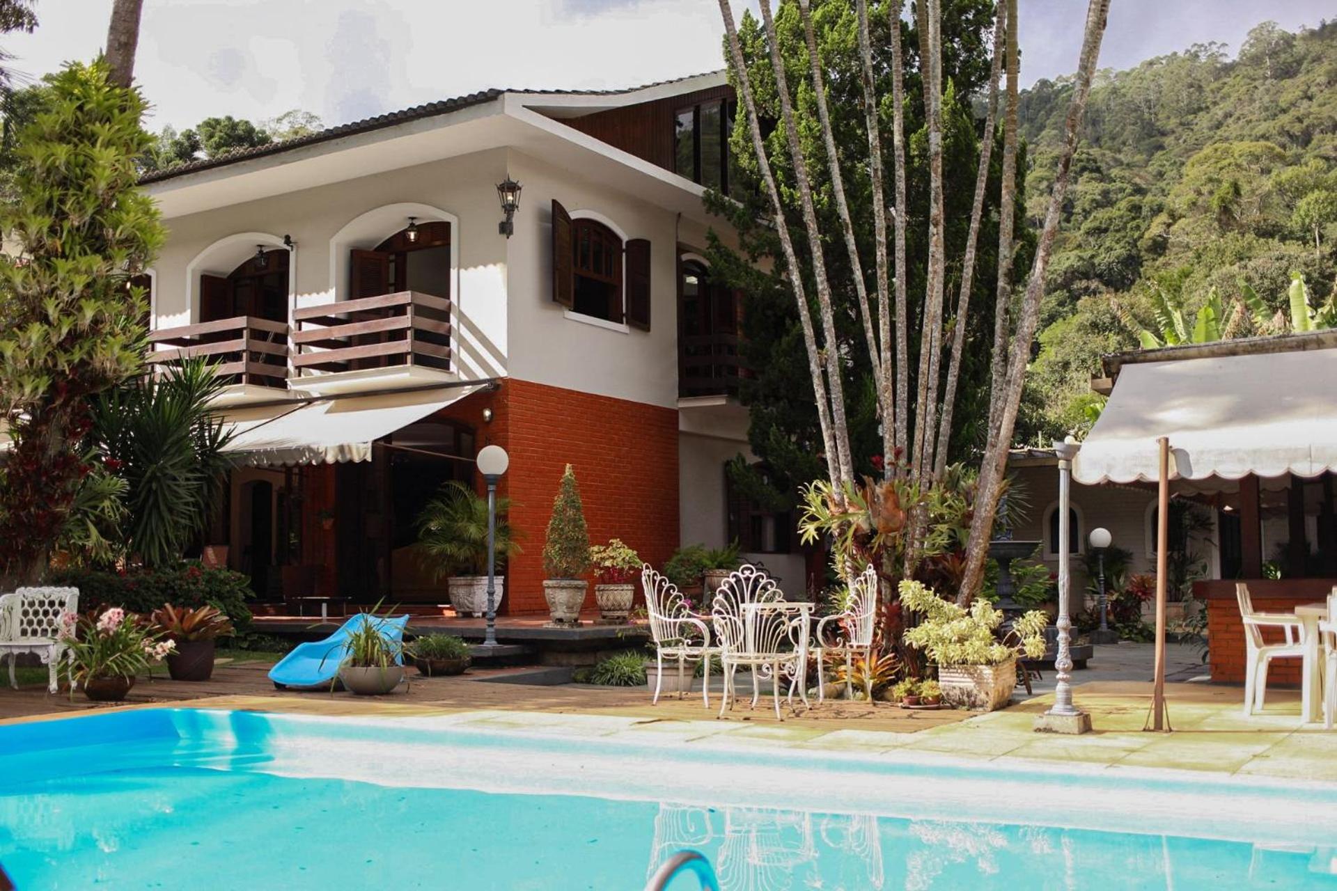 Casa com Piscina e Área Gourmet em Mury