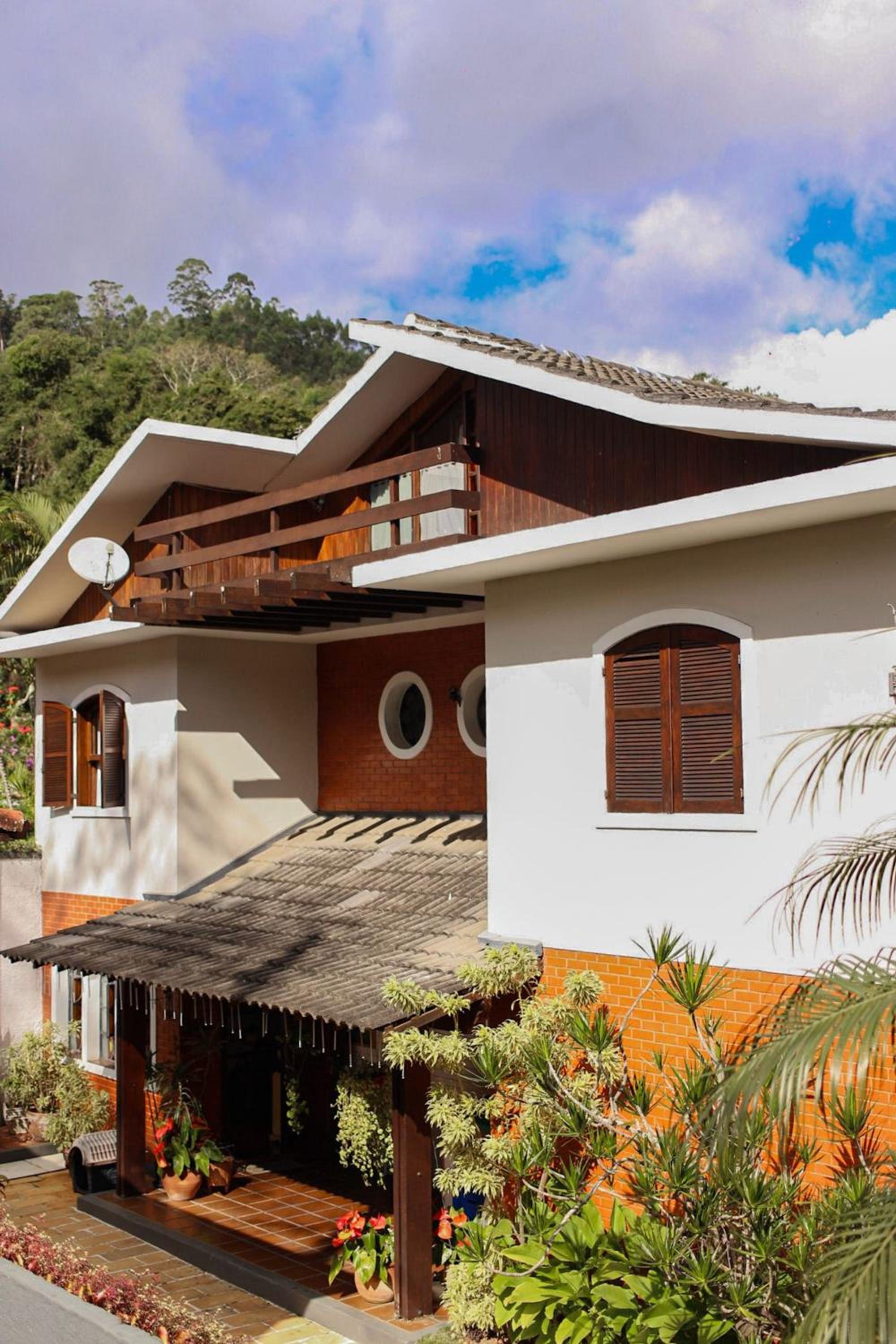 Casa com Piscina e Área Gourmet em Mury