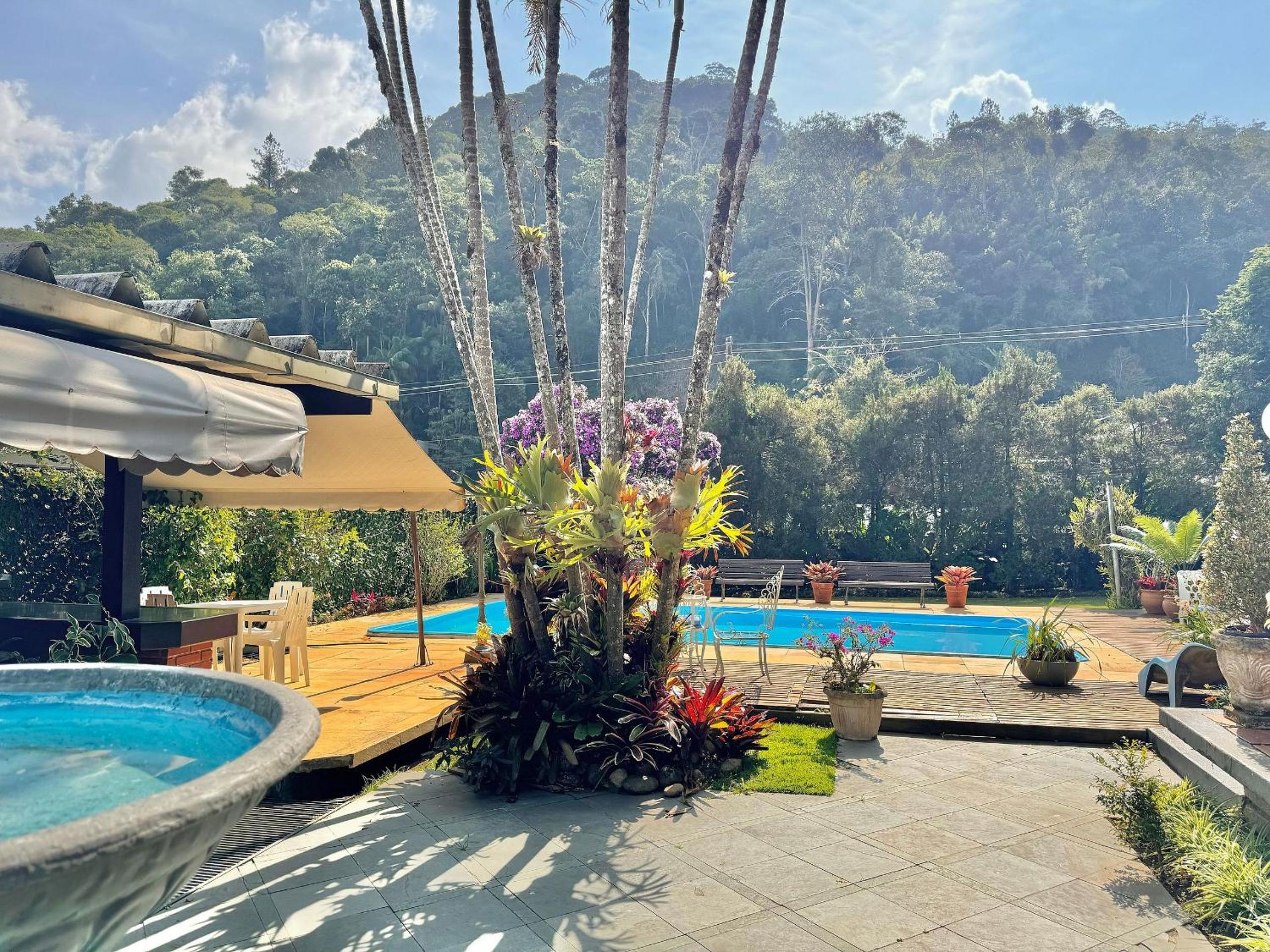 Casa com Piscina e Área Gourmet em Mury