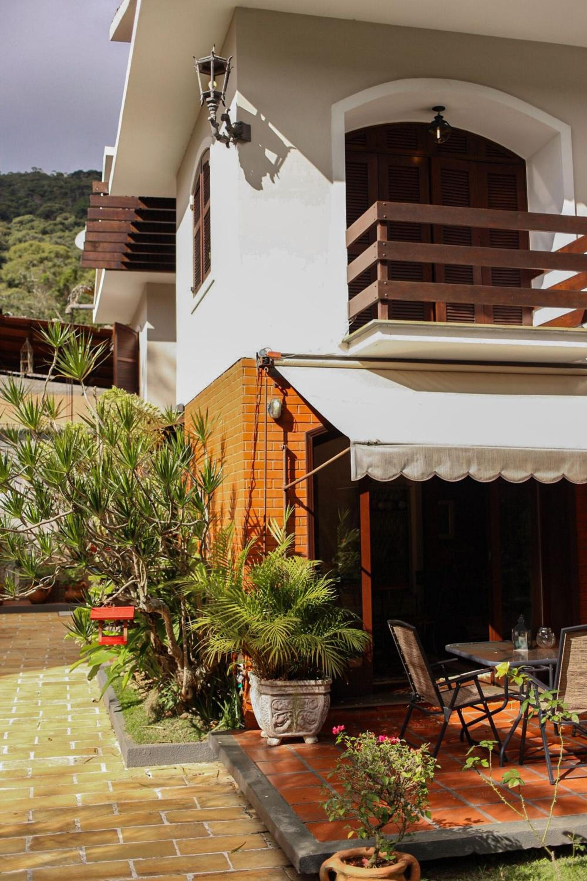 Casa com Piscina e Área Gourmet em Mury