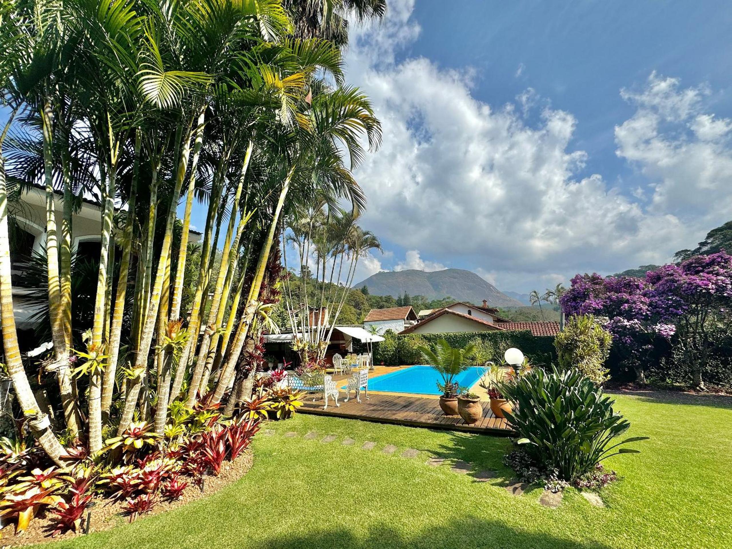 Casa com Piscina e Área Gourmet em Mury