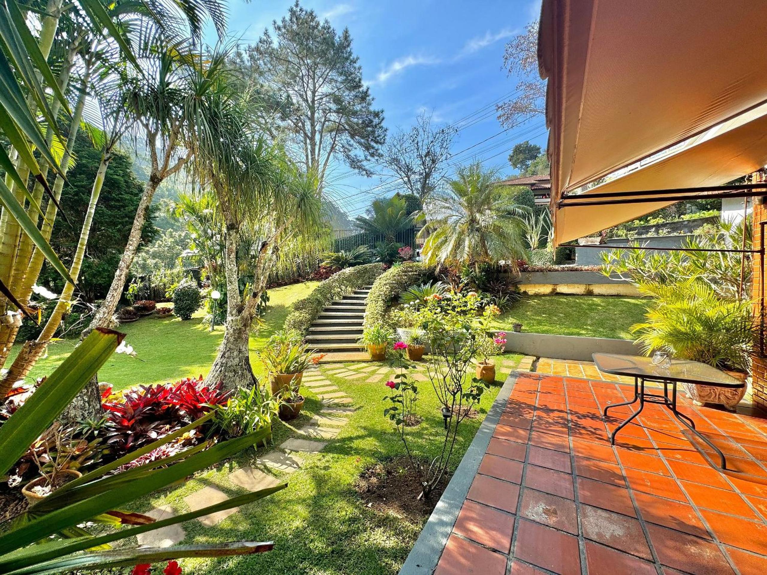 Casa com Piscina e Área Gourmet em Mury