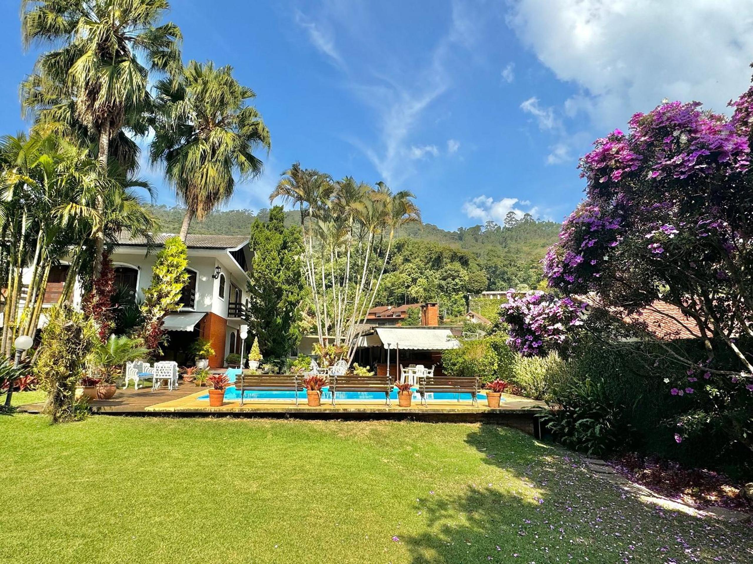 Casa com Piscina e Área Gourmet em Mury