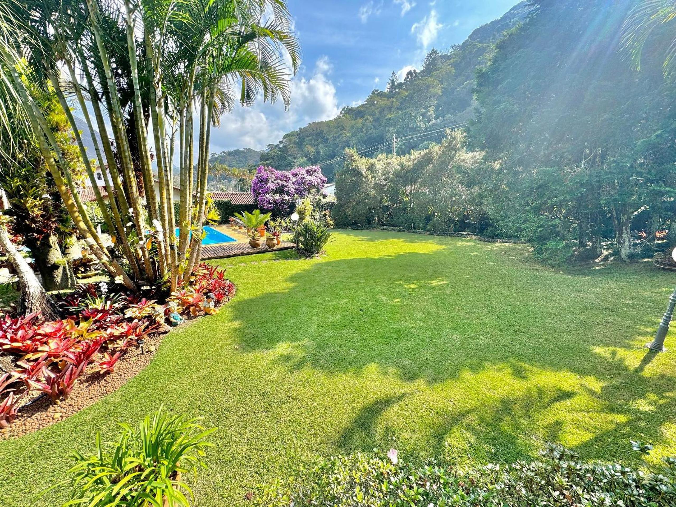 Casa com Piscina e Área Gourmet em Mury