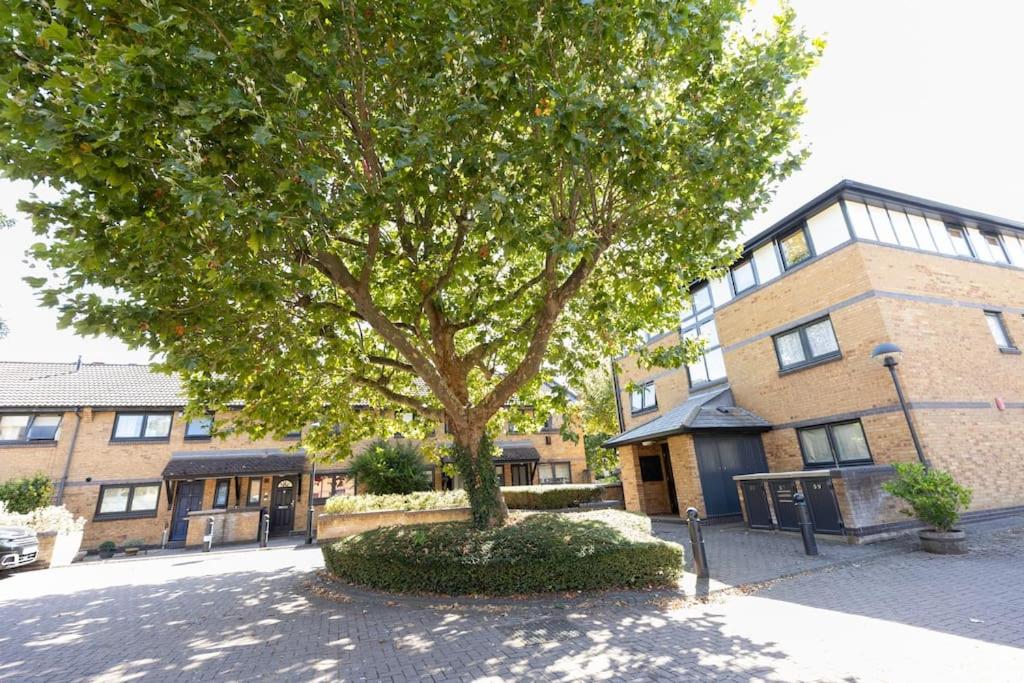 Cozy 2Bed Flat River View & Free Parking!