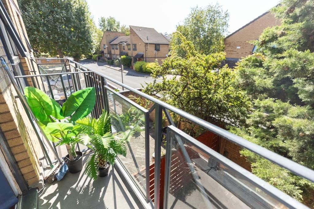 Cozy 2Bed Flat River View & Free Parking!