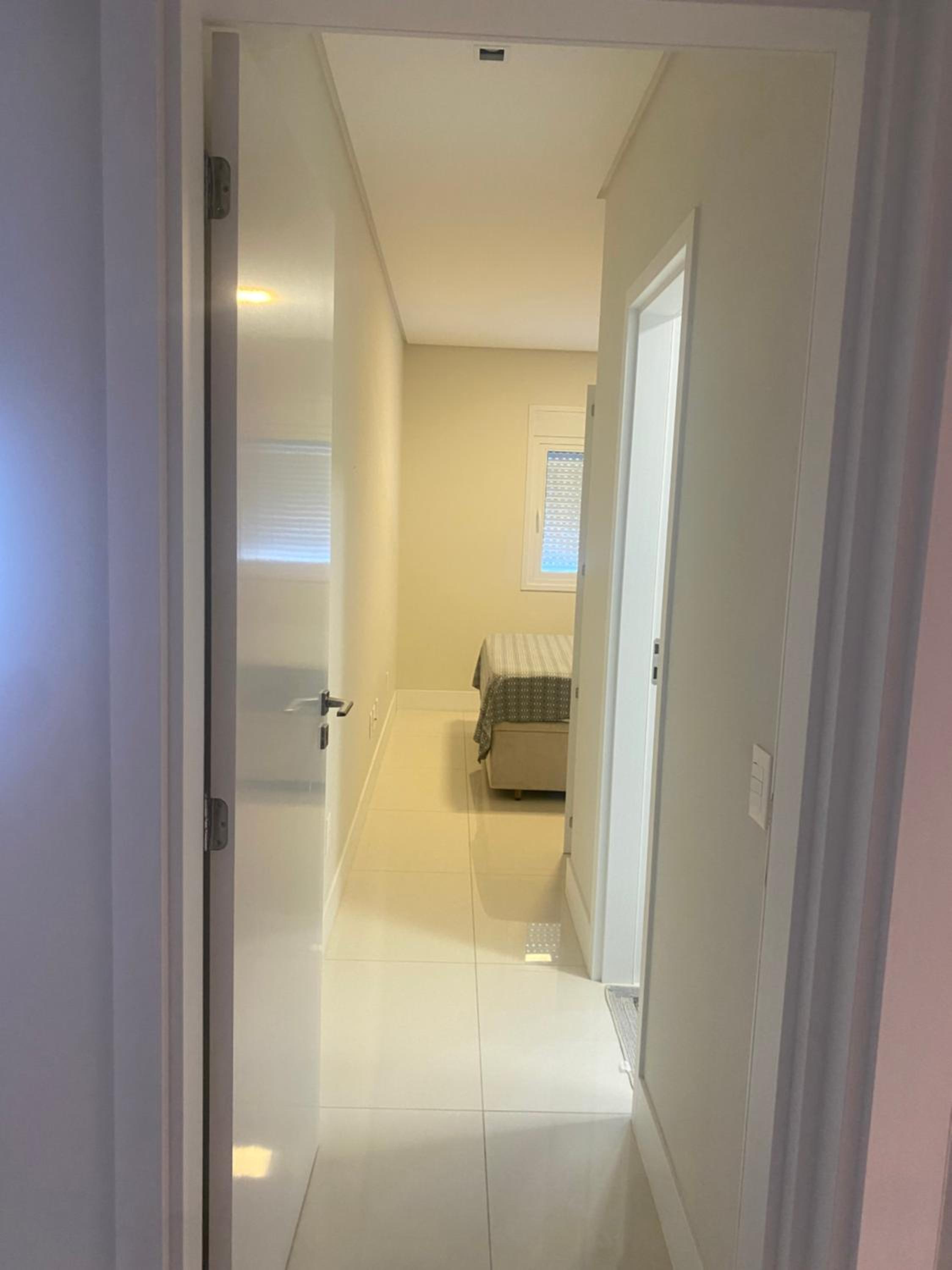Apartamento novo de 02 suítes em Jurerê