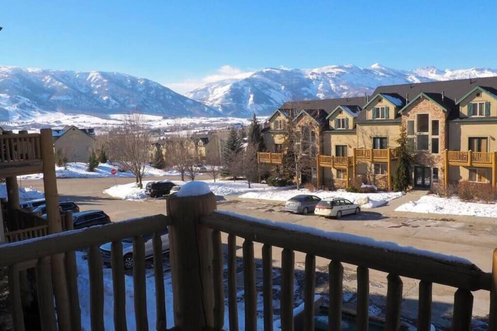 Light and Bright Mountain View Condo view 5
