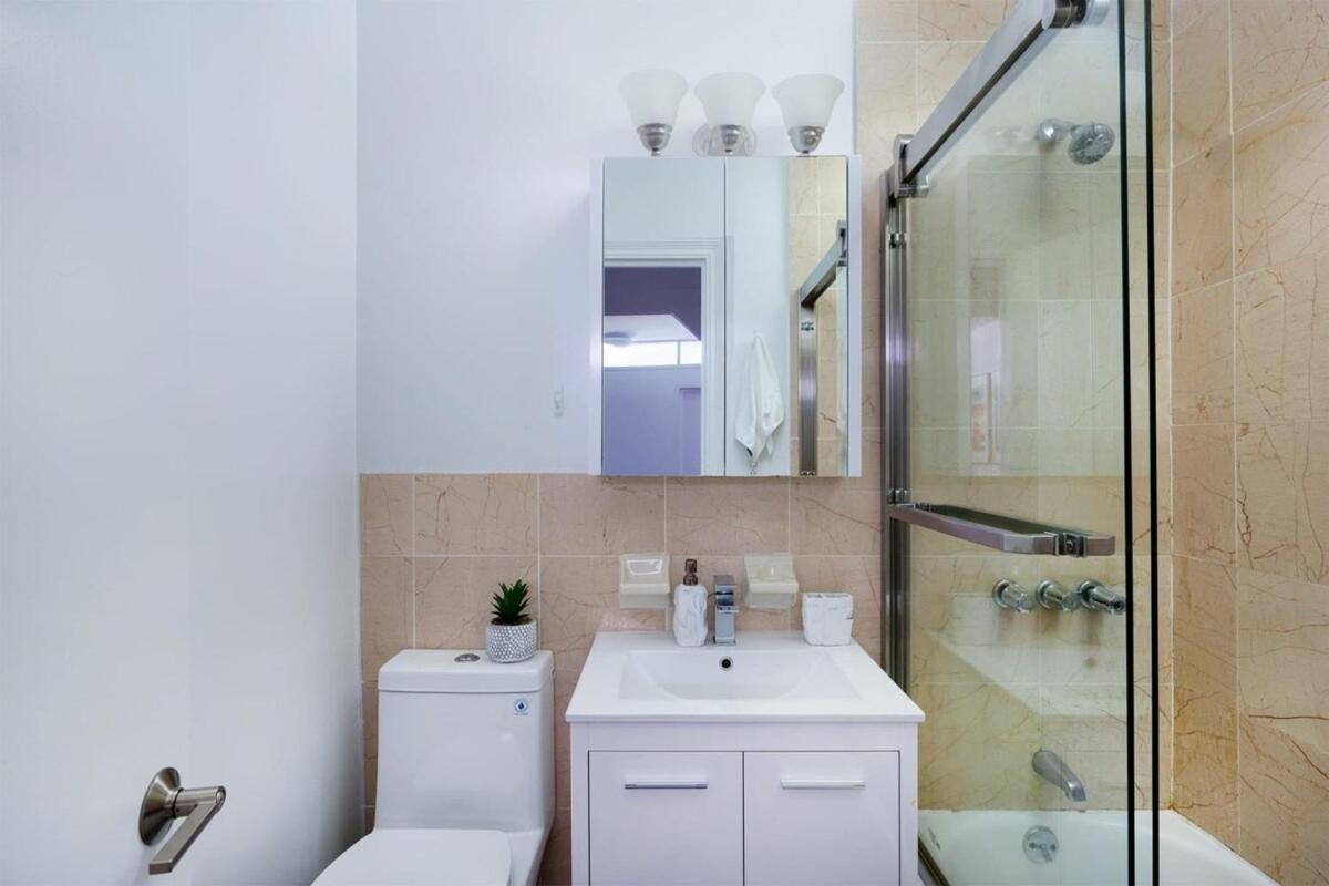 444-3A Newly renovated 1BR - Elevator Building