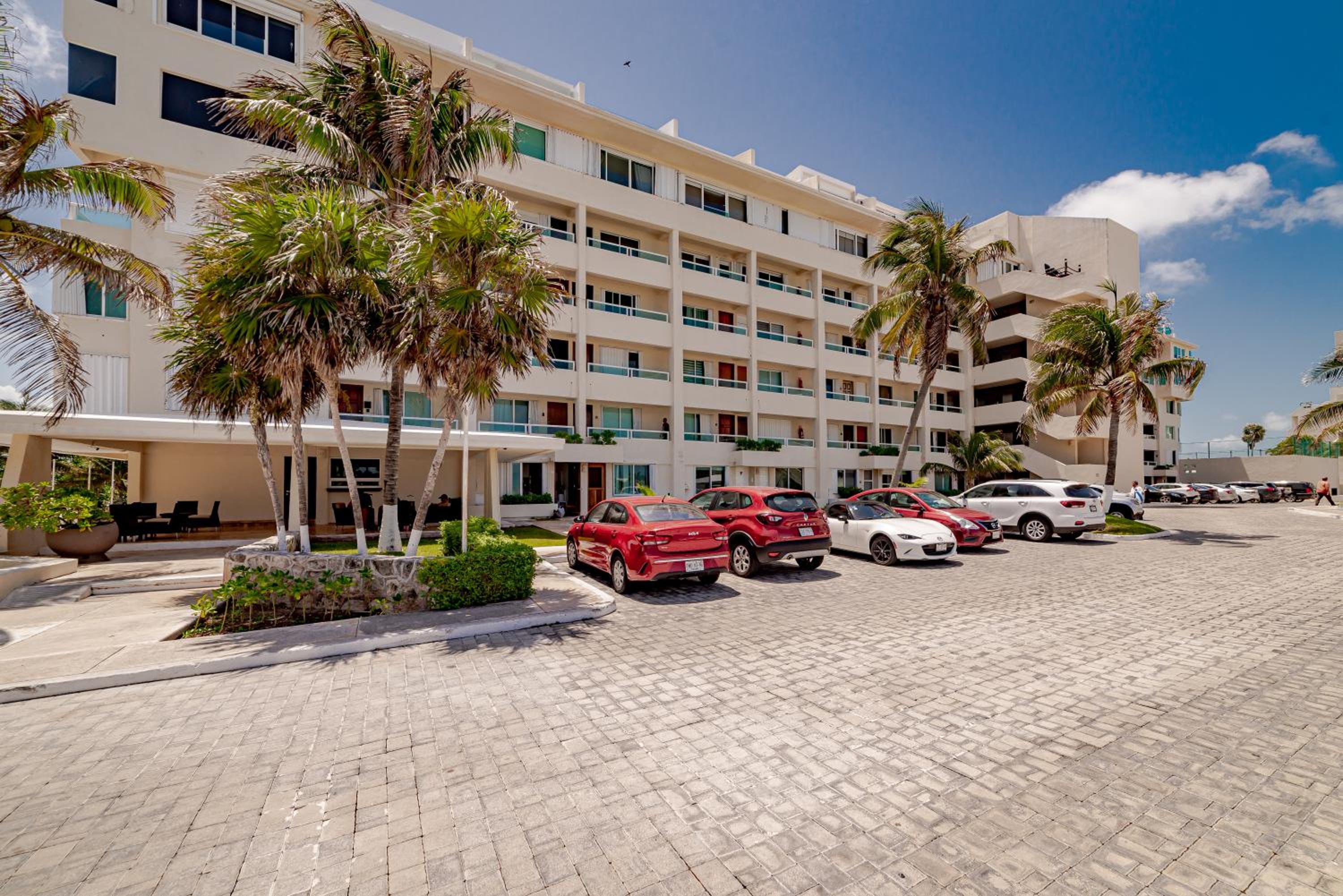 Hotel Brisas Condos by LivIN Cancun - Image 1