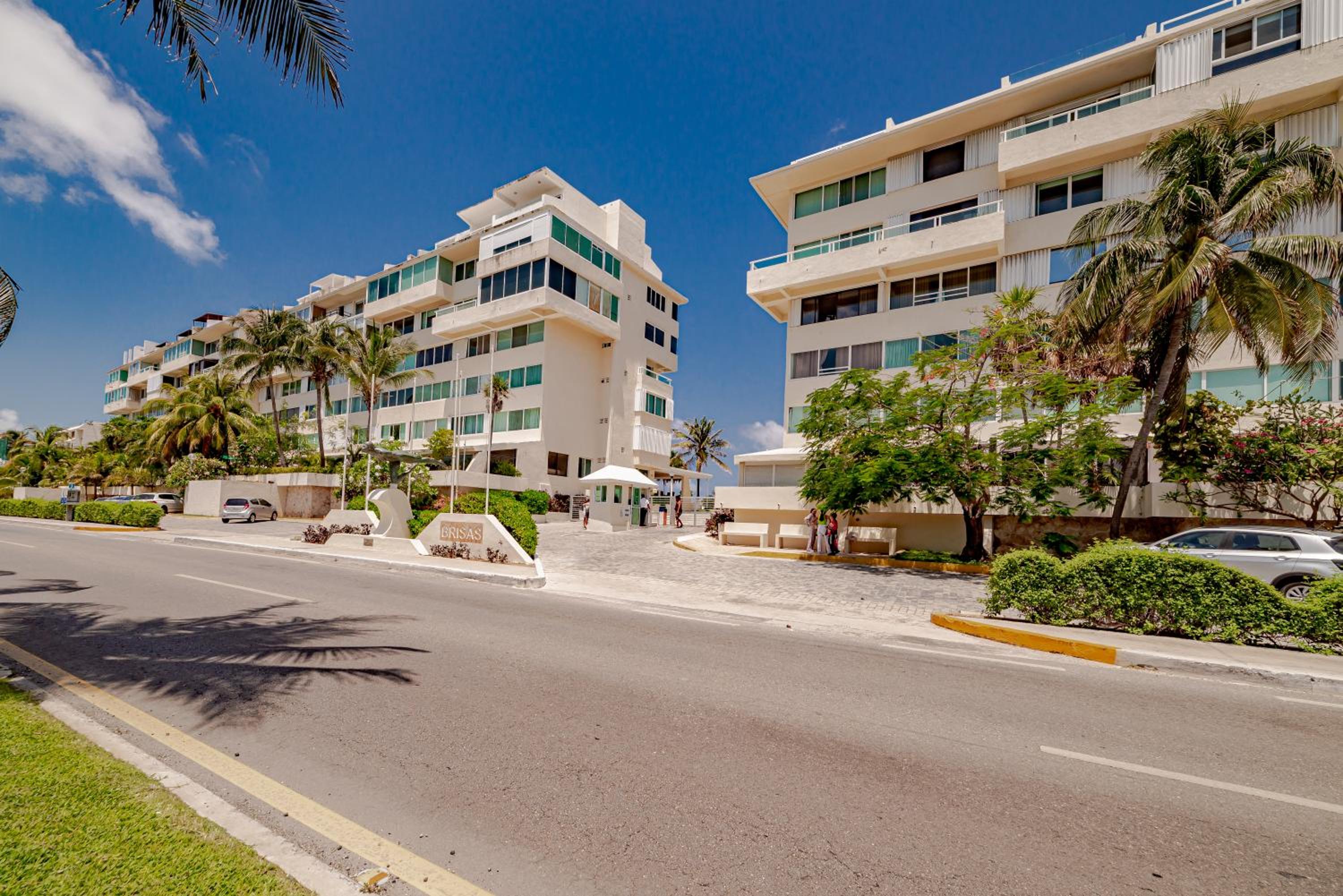 Brisas Condos by LivIN Cancun