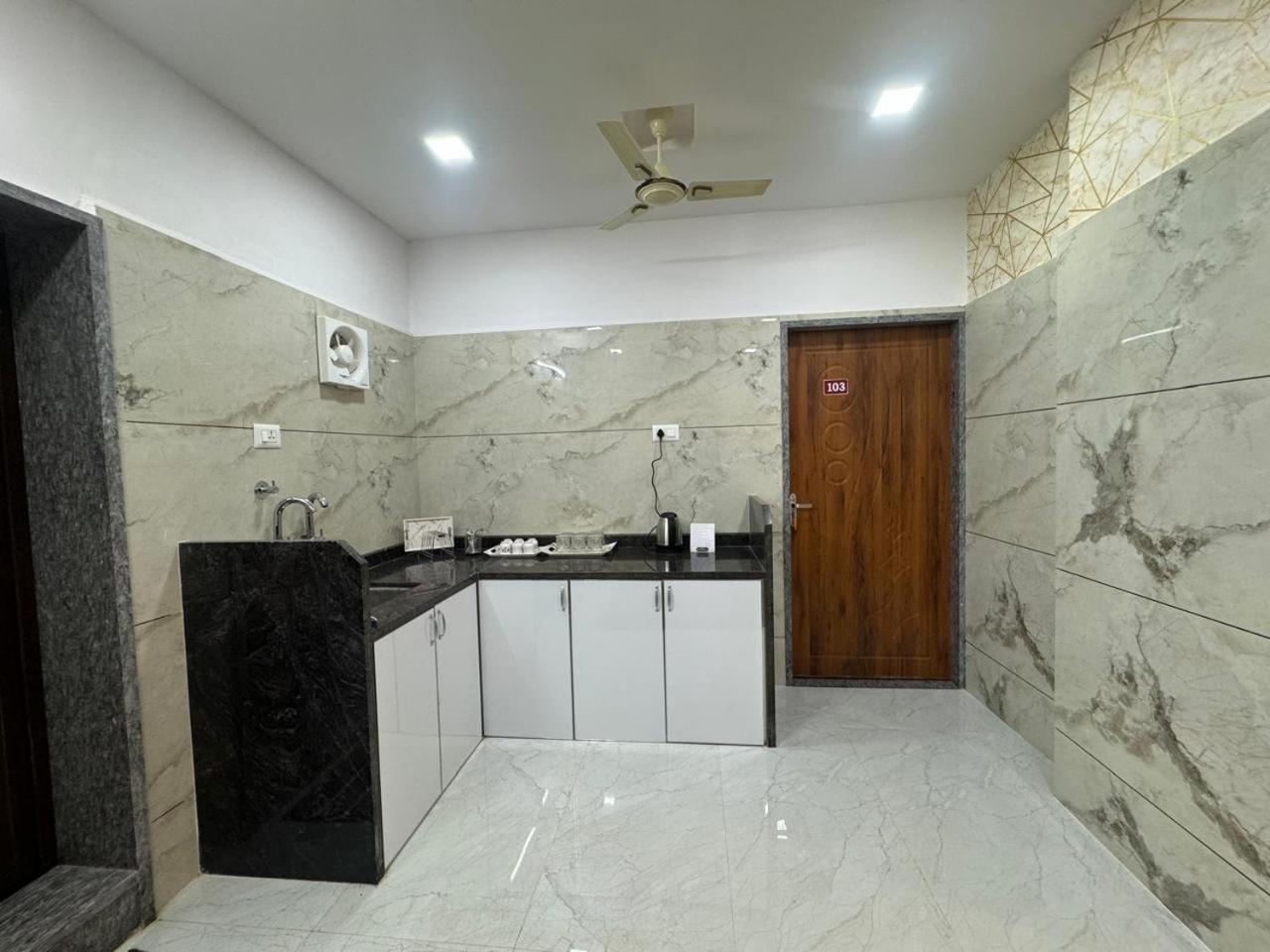 JNK 2bhk SERVICE APARTMENT
