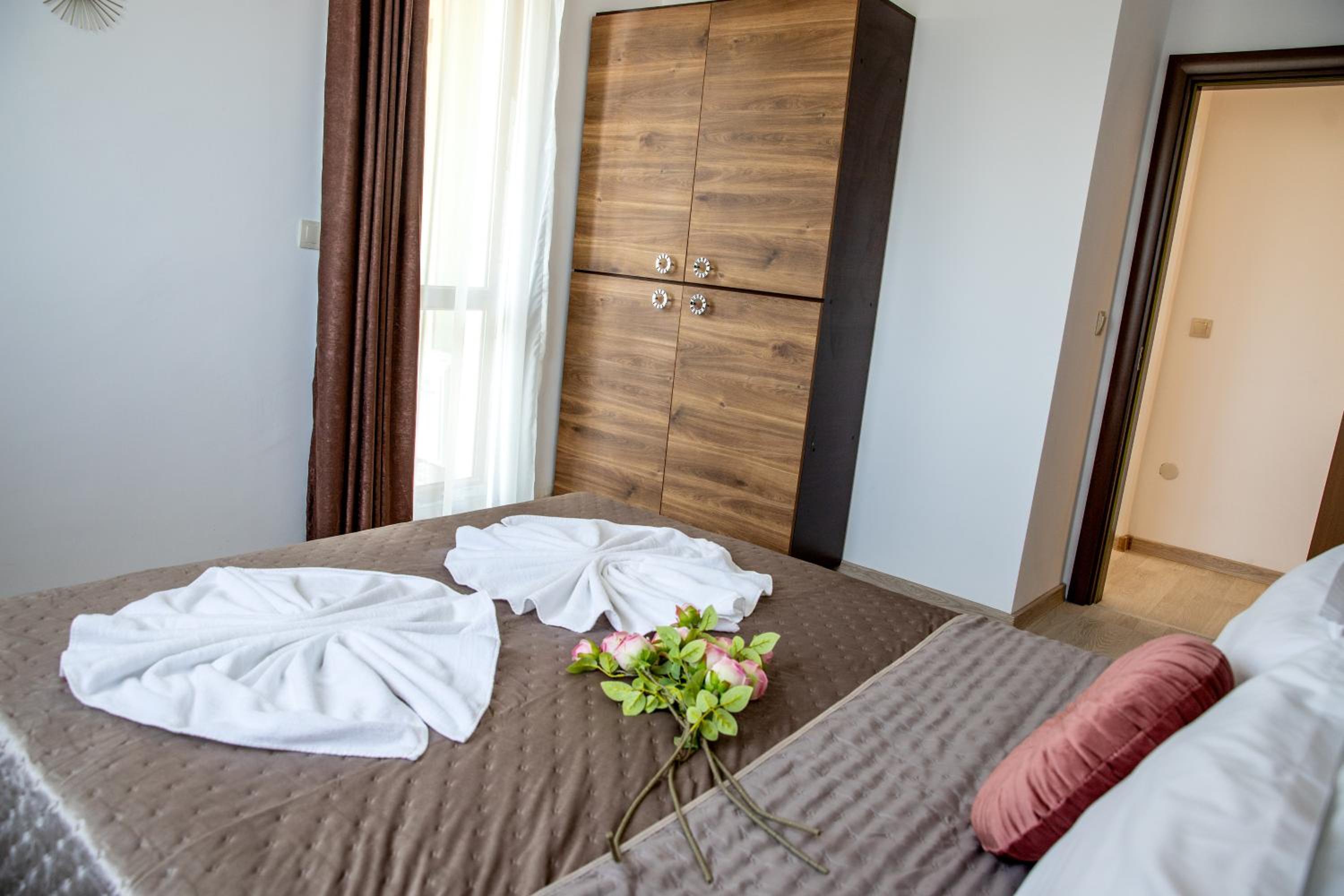 Spacious Two-Bedroom Apartment Sea View Near Beach