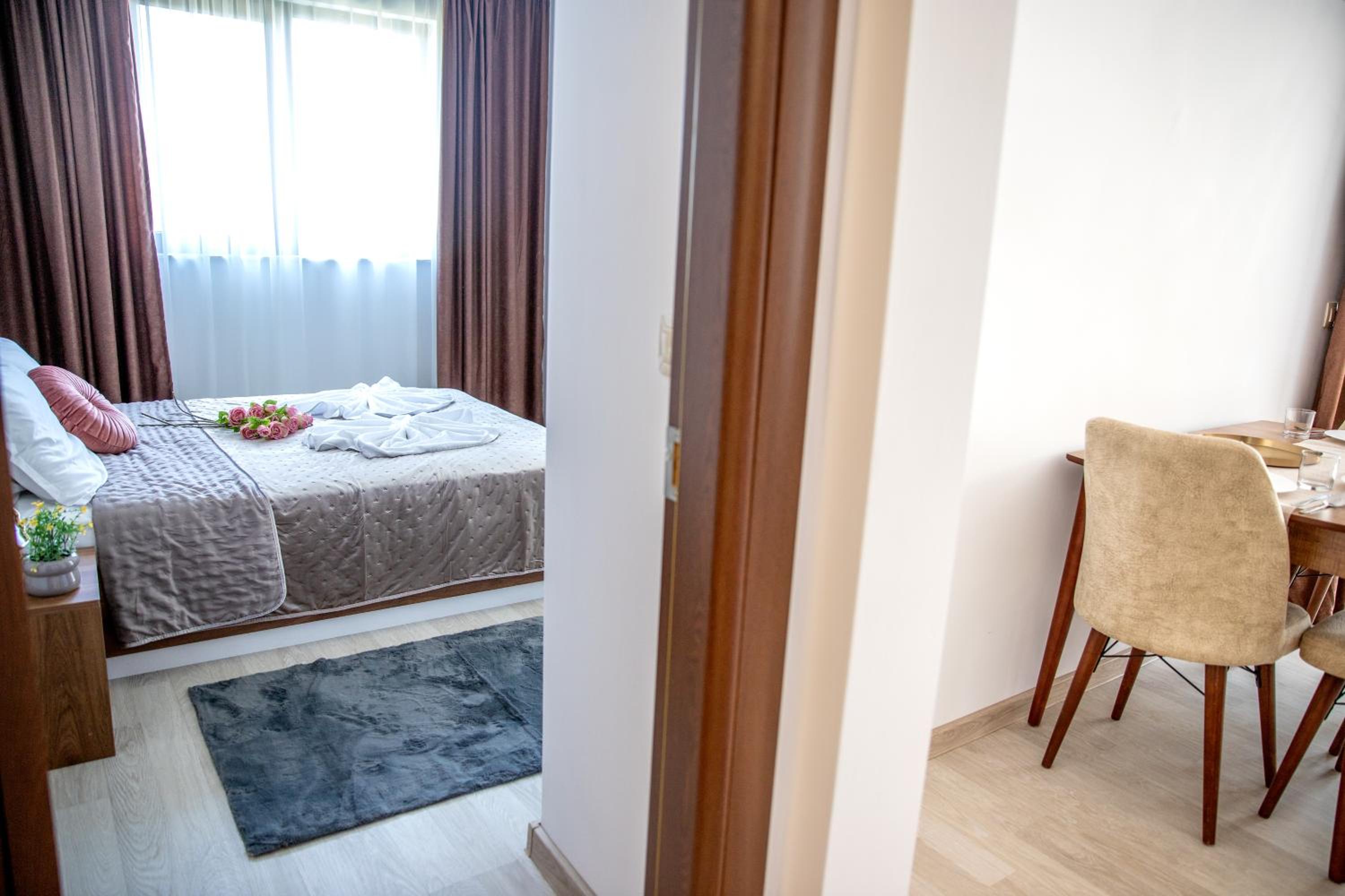 Spacious Two-Bedroom Apartment Sea View Near Beach