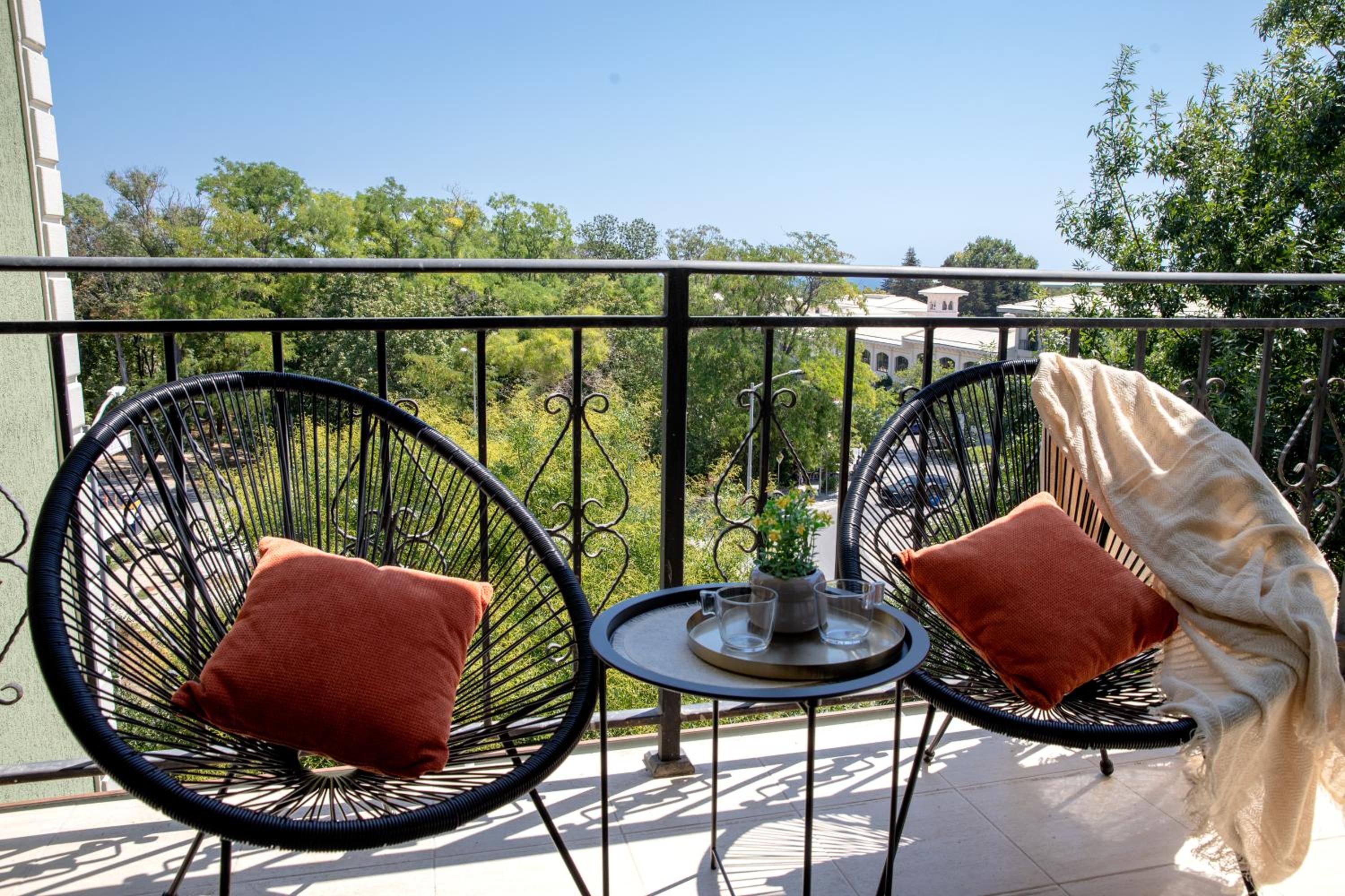 Spacious Two-Bedroom Apartment Sea View Near Beach