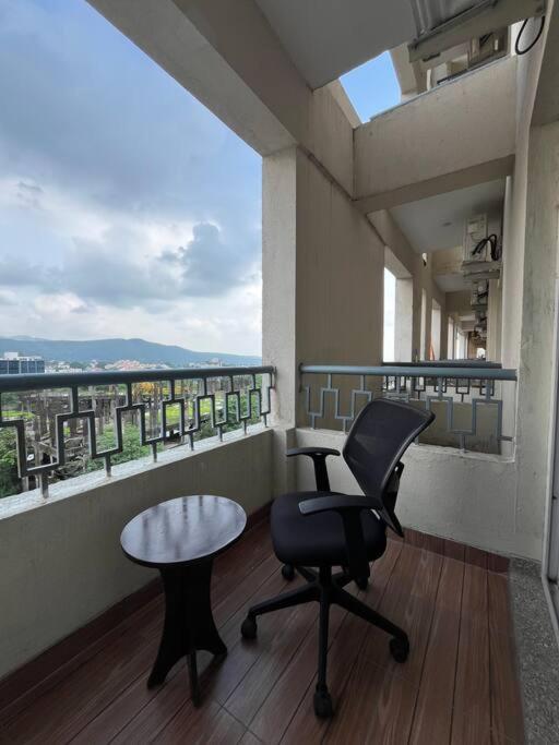 Two Passangers Highrise Haven in Doon view 2