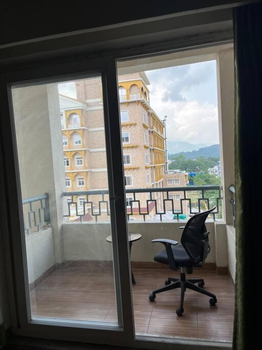 Two Passangers Highrise Haven in Doon view 5