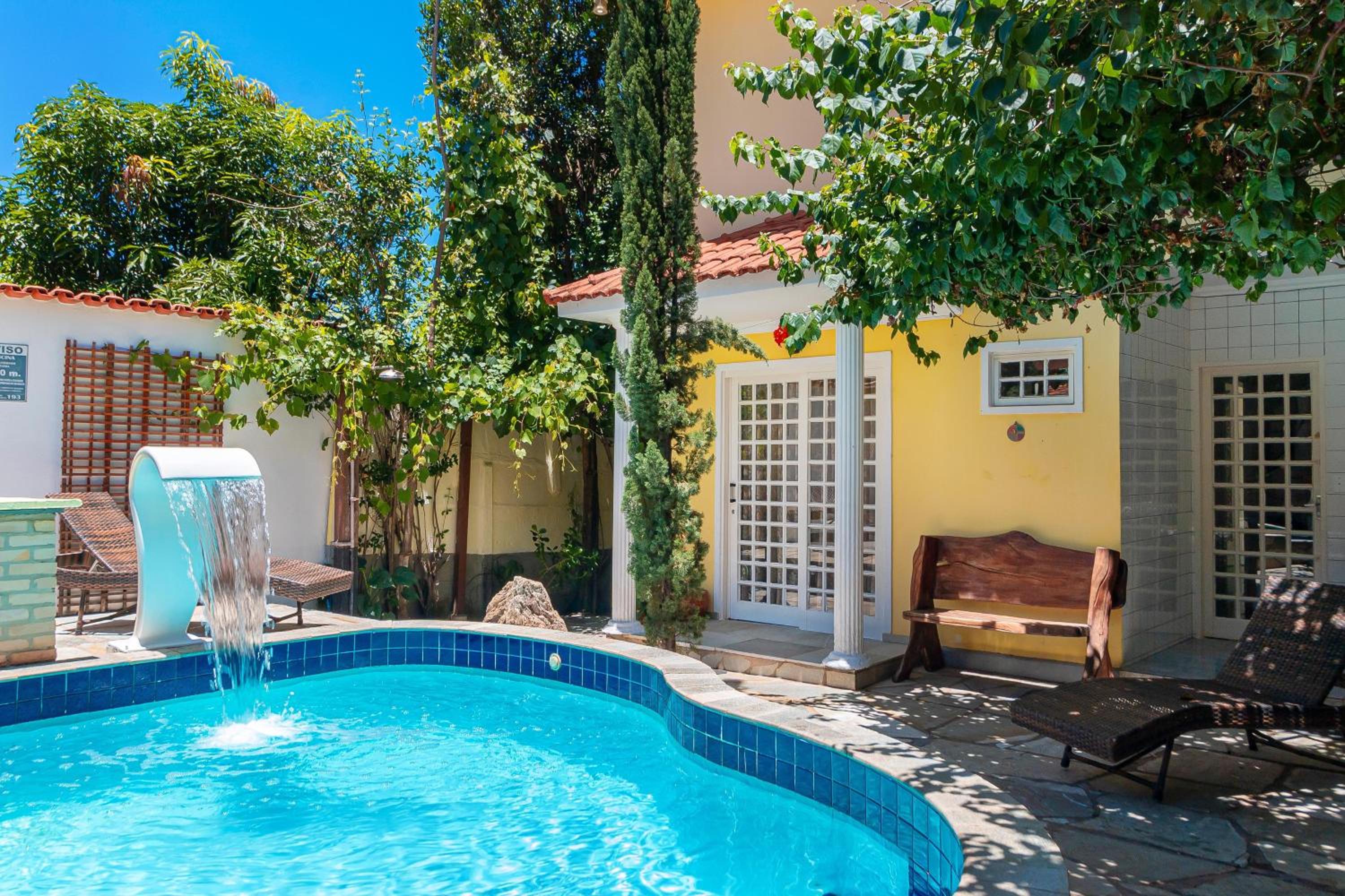 Puro Luxo Menor Preço dw Pirenópolis Na cidade Com Piscina Aquecida e Cascata Ar Condicuonado Área Gourmet Área de Lazer Pertinho de Todo E ganha passeio!